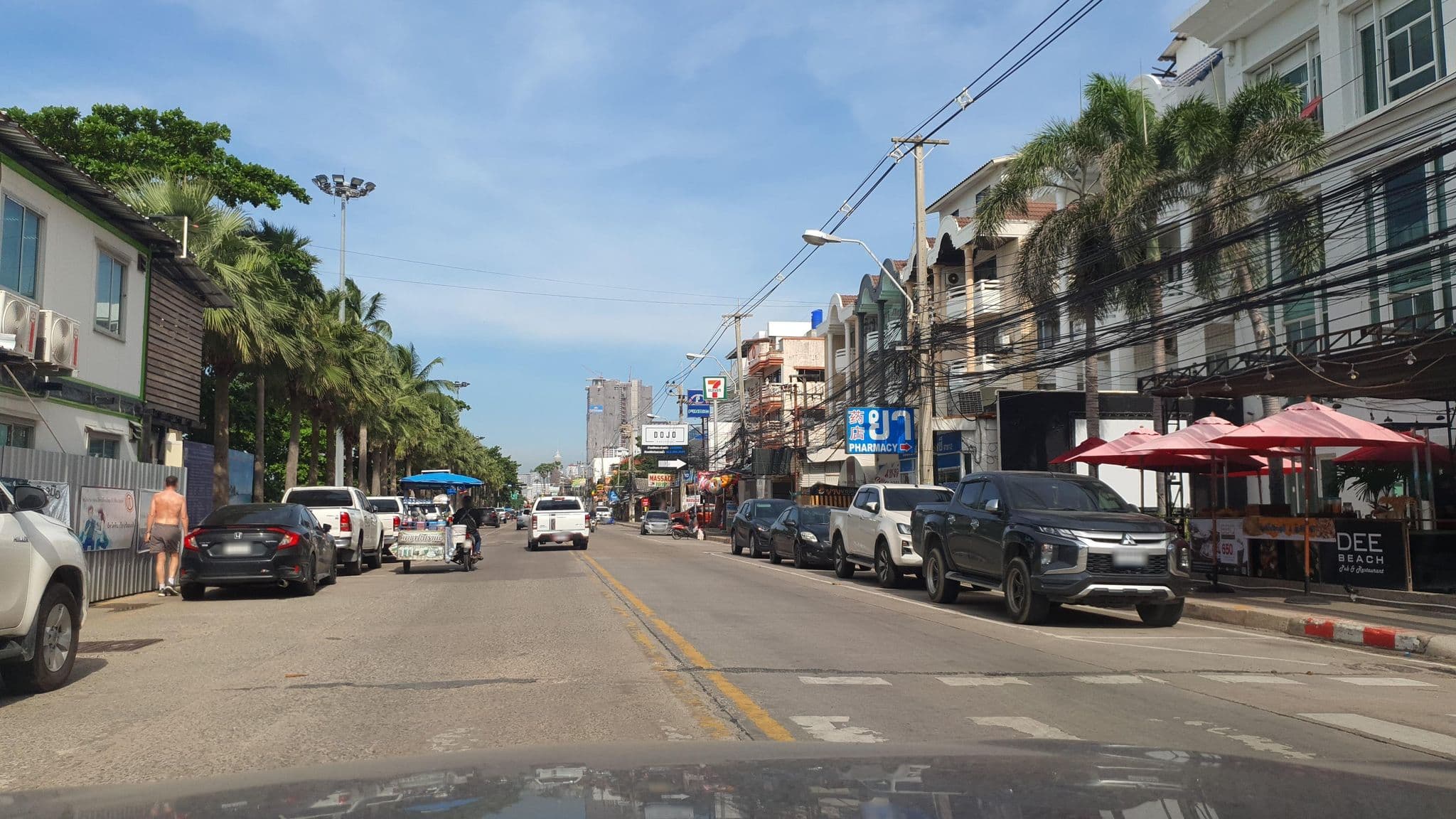Street view near Beachfront Budget Hotel, Pattaya