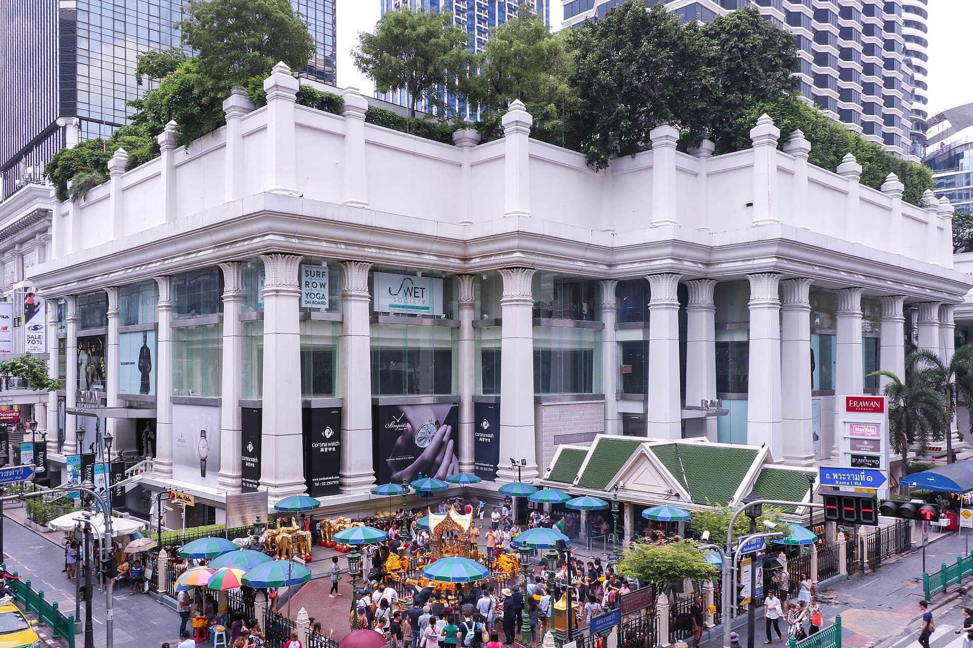 Grand Hyatt Erawan (via Wikimedia Commons, CC BY-SA 4.0)