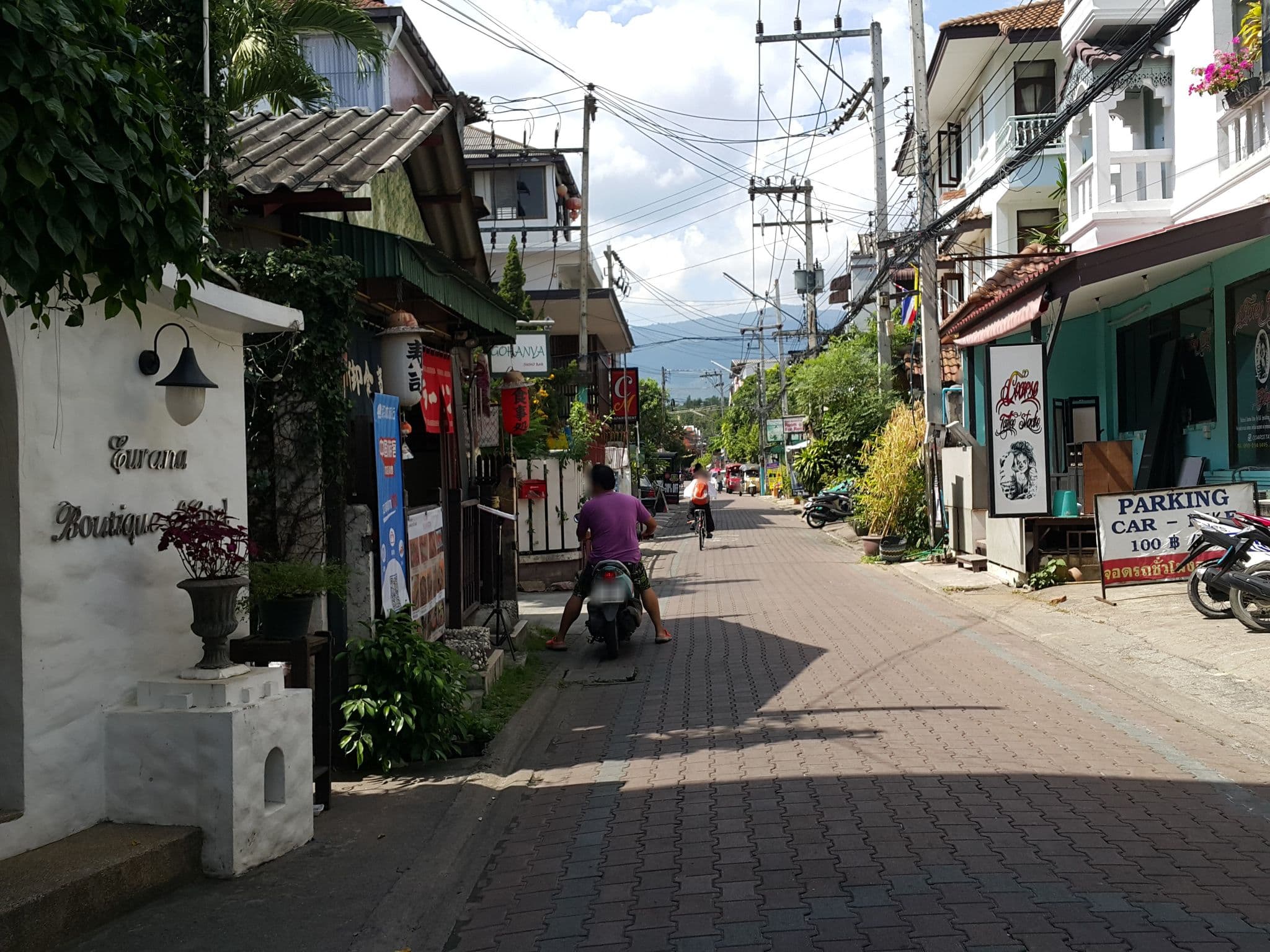 Street view near Eurana Boutique, Chiang Mai — © jrcarlsen (CC BY-SA · Mapillary)