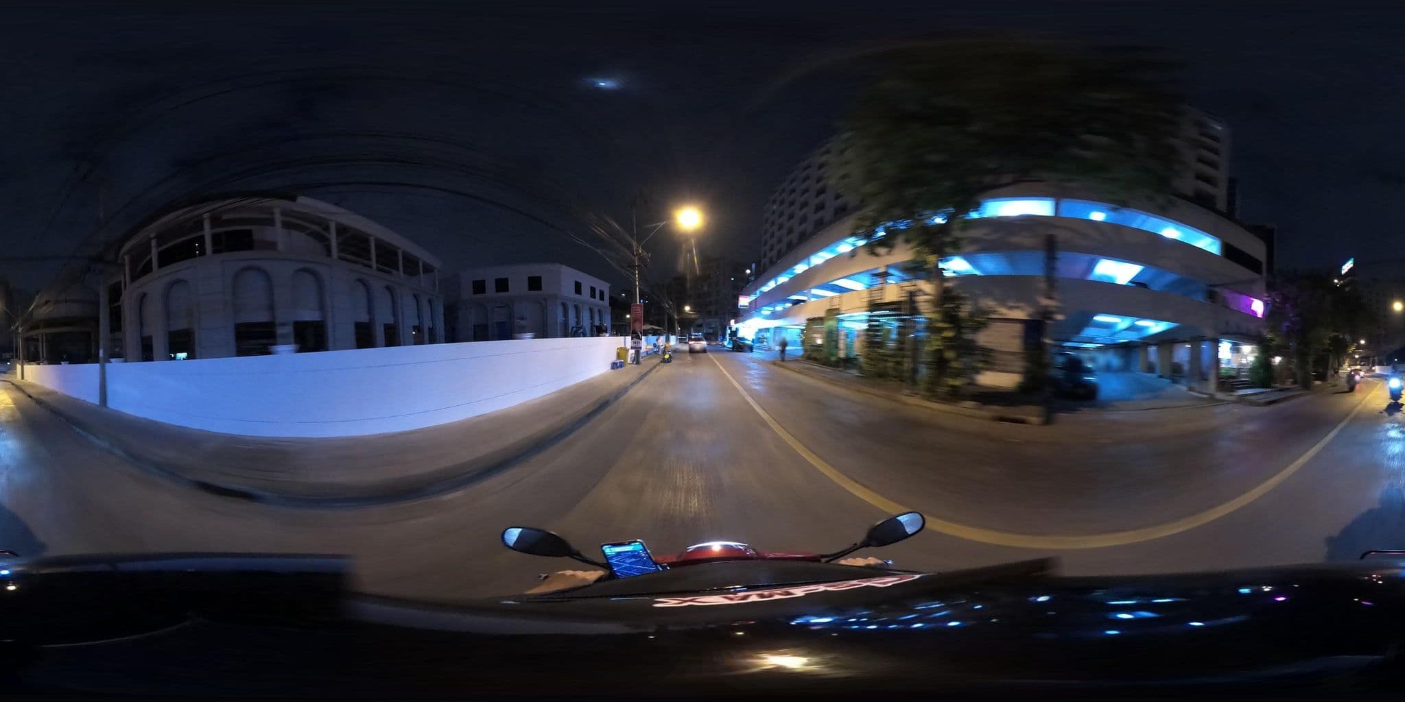 Street view near Copa Cabana Entertainment Resort & Suit, Din Daeng — © NatchaponJ (CC BY-SA · Mapillary)