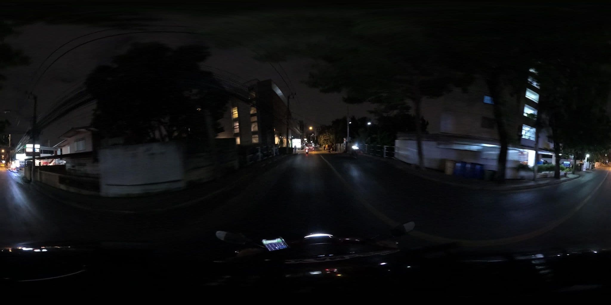 Street view near Siamaze Hostel, Din Daeng — © NatchaponJ (CC BY-SA · Mapillary)
