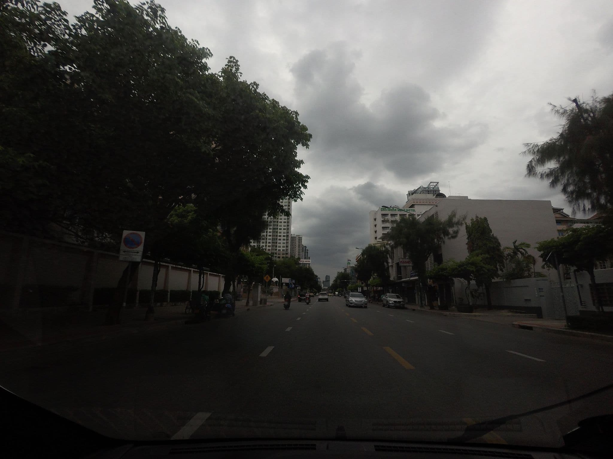 Street view near The Quarter Hotel, Phaya Thai — © mishari (CC BY-SA · Mapillary)