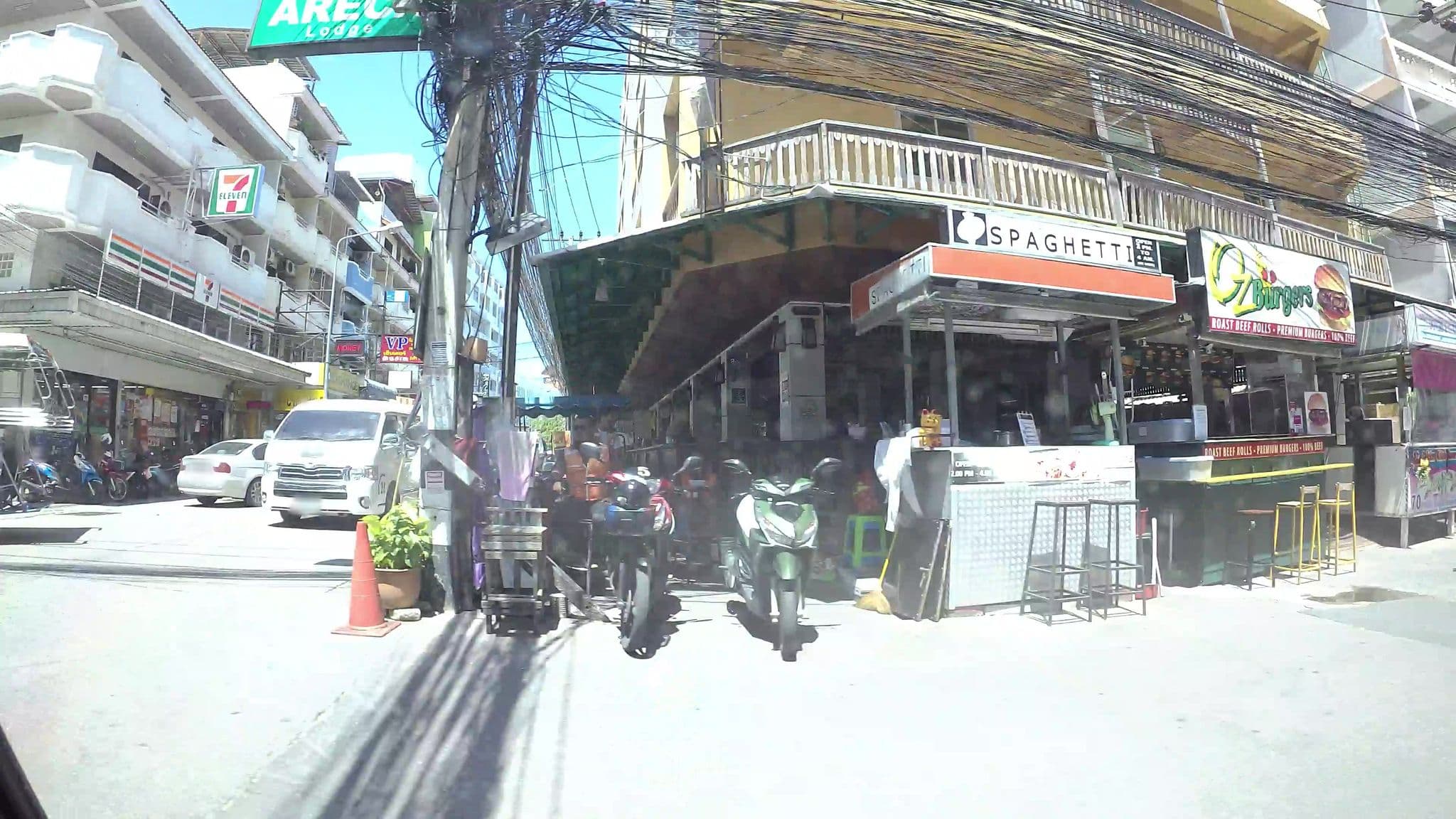 Street view near Nikom Court, Pattaya