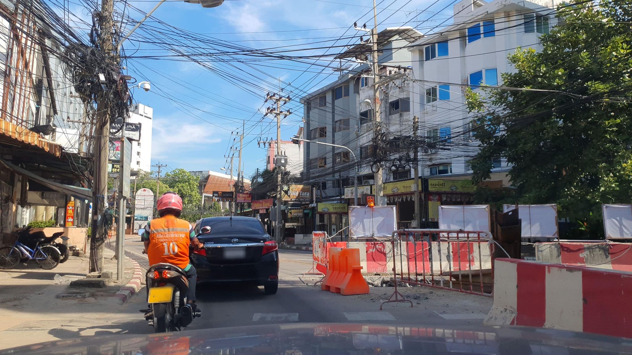 Street view near The Sun Xclusive, Pattaya