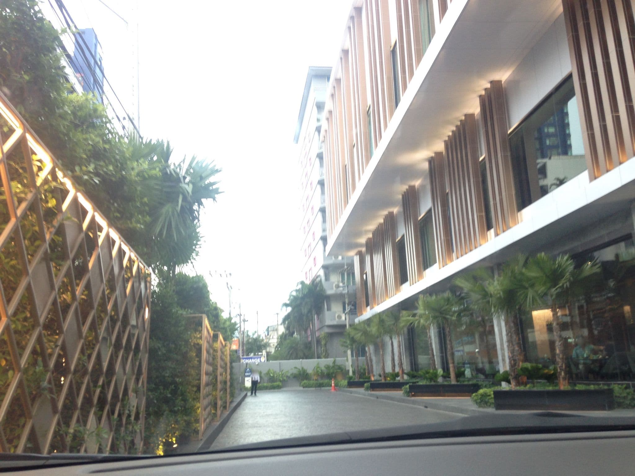 Street view near MYTT Beach Hotel, Pattaya
