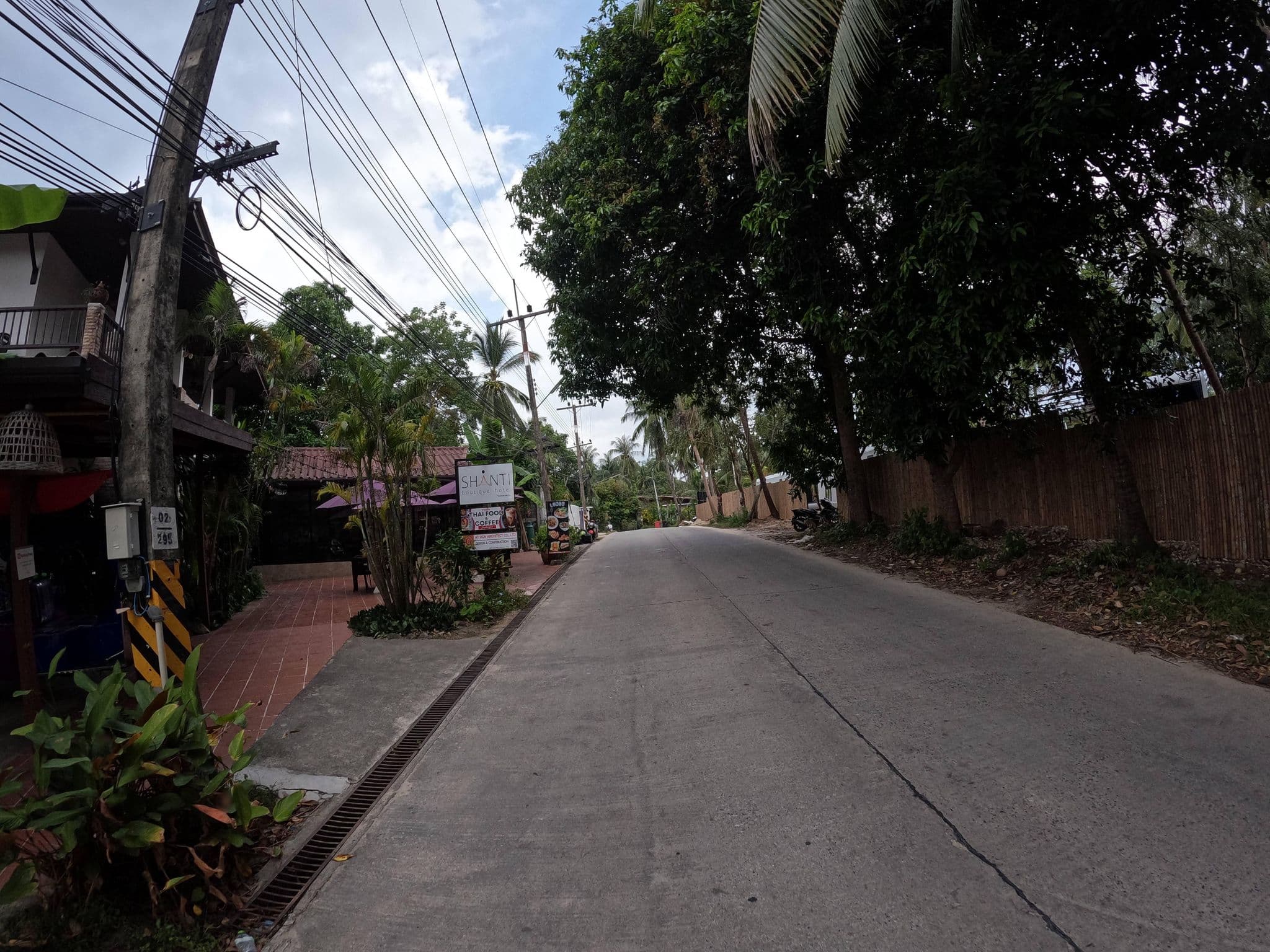 Street view near Shanti Boutique Hotel, Ko Pha Ngan