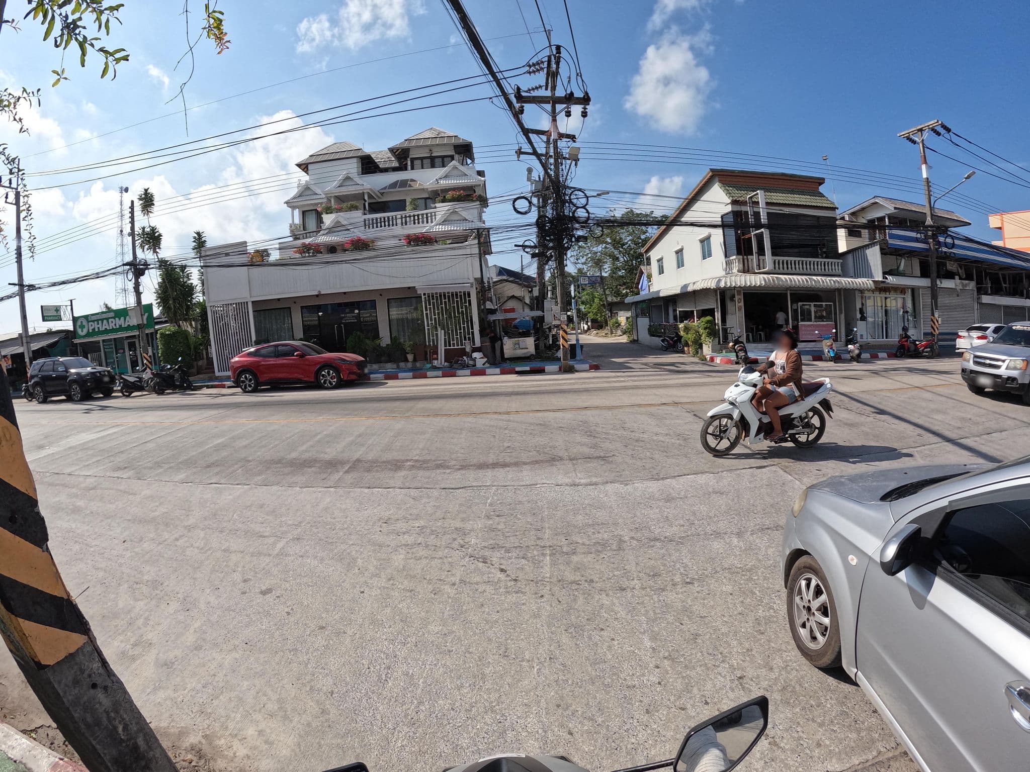 Street view near The 1 Boutique Hotel, Ko Pha Ngan