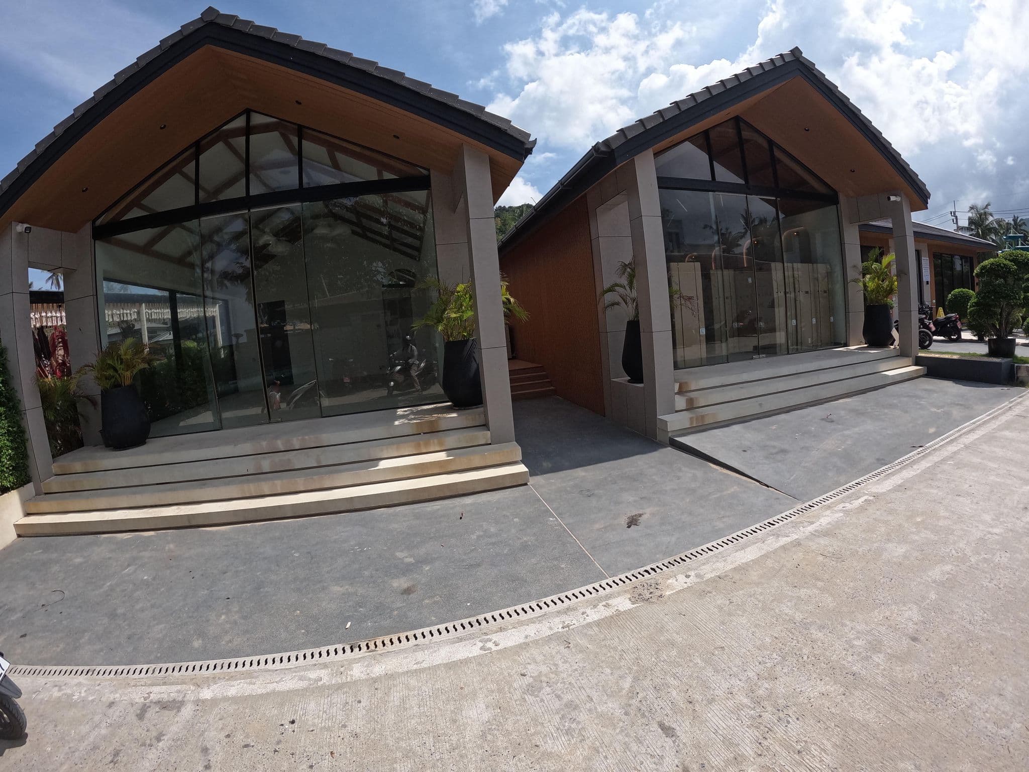 Street view near Royal Orchid Resort, Ko Pha Ngan