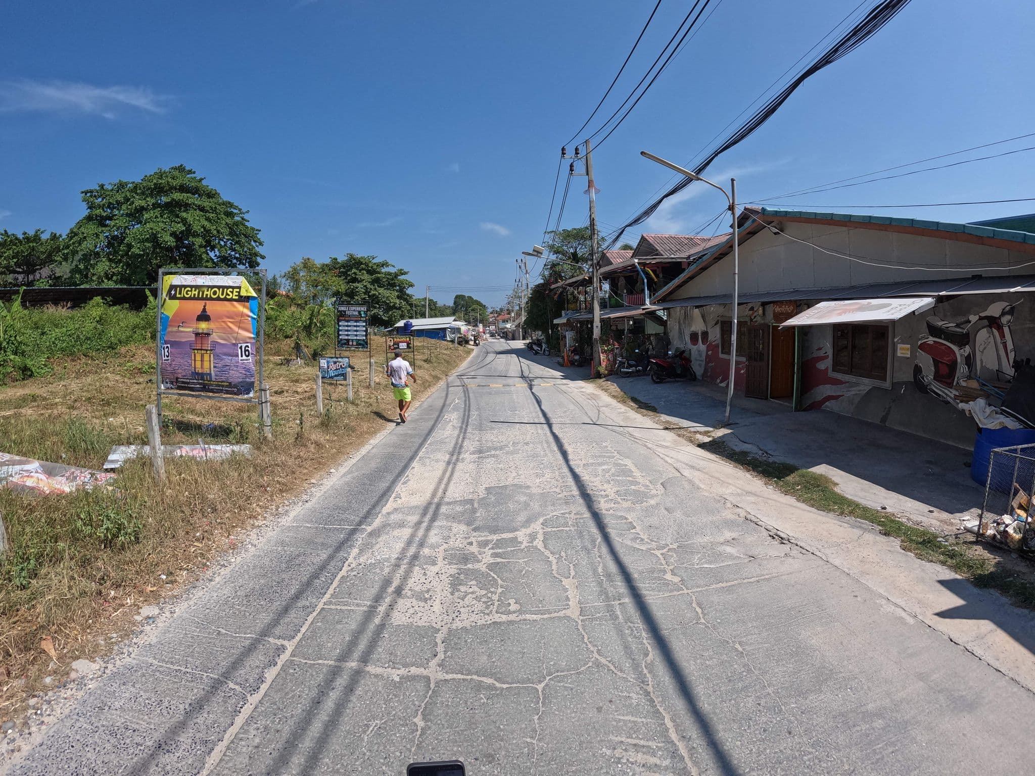 Street view near Shenanigans Lazy House Hostel, Ko Pha Ngan — © lucomsky (CC BY-SA · Mapillary)