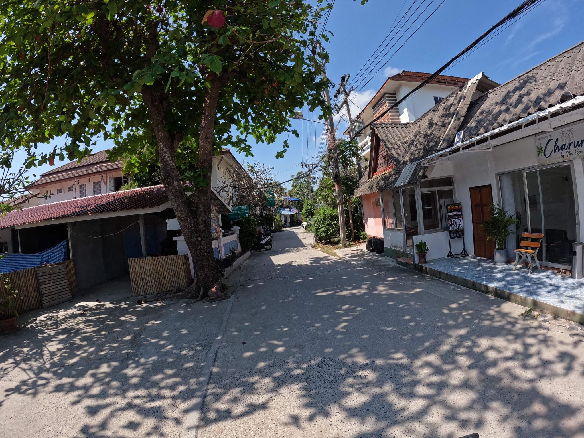 Street view near Neptune's Villa, Ko Pha Ngan