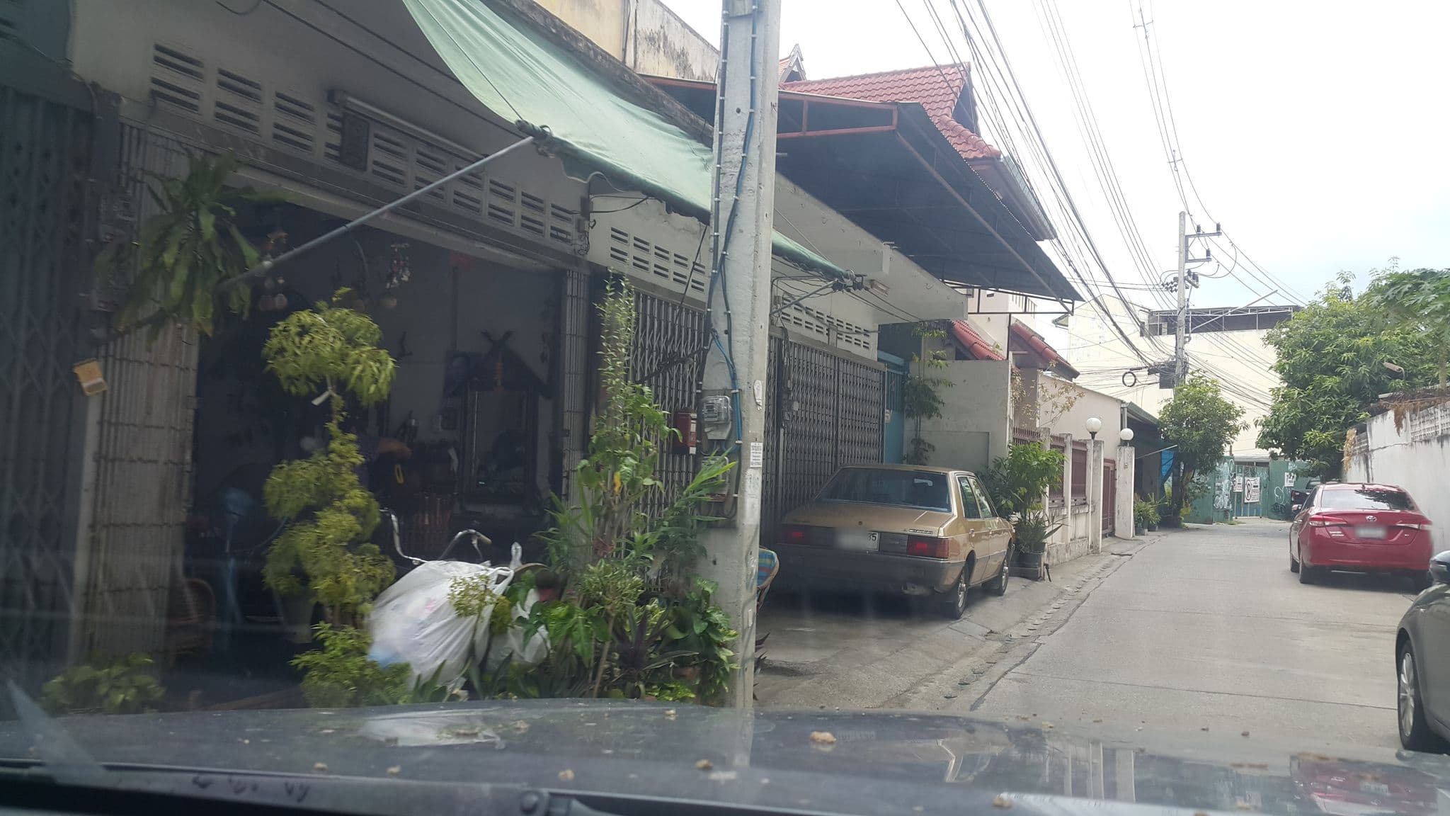 Street view near De Naga, Chiang Mai — © jrcarlsen (CC BY-SA · Mapillary)