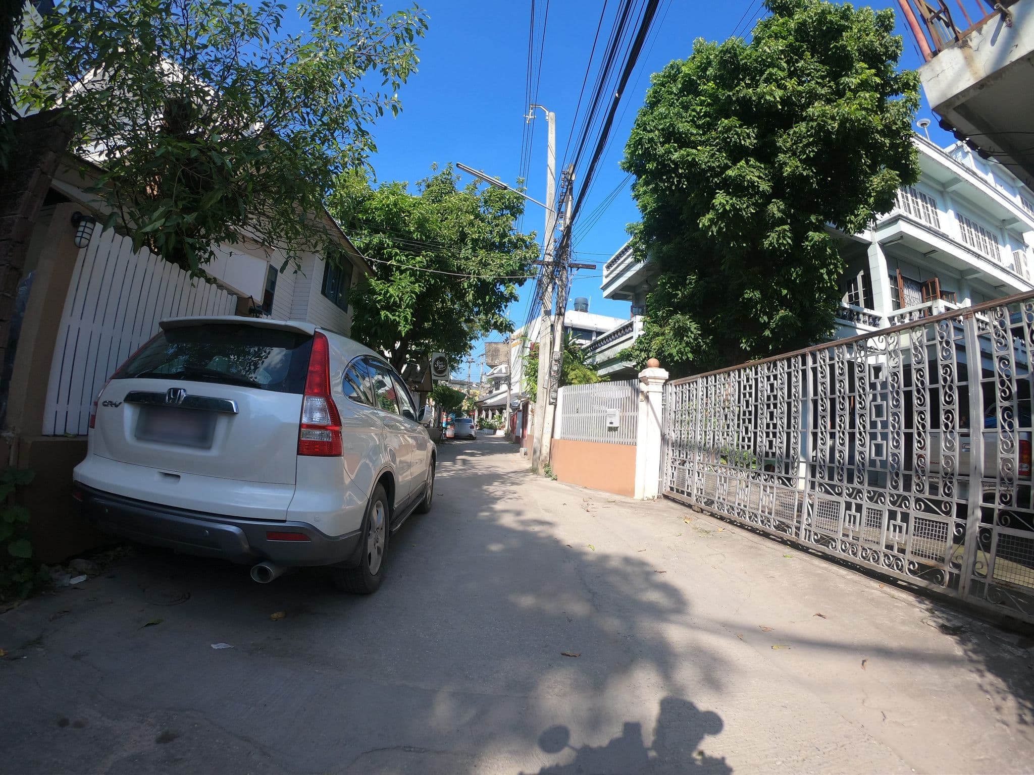 Street view near Born Guest House and Restaurant, Chiang Mai