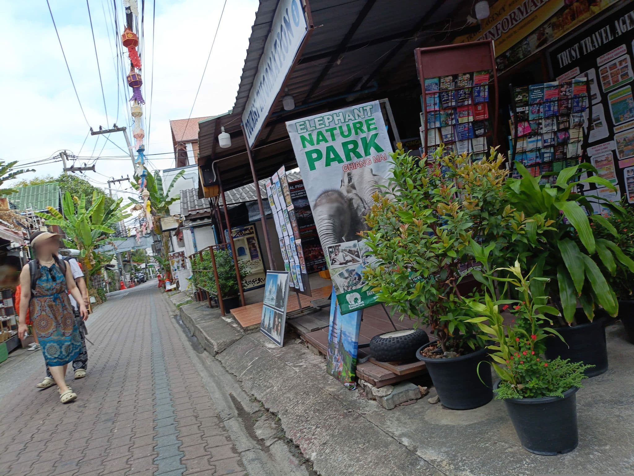 Street view near Chinda Guesthouse, Chiang Mai