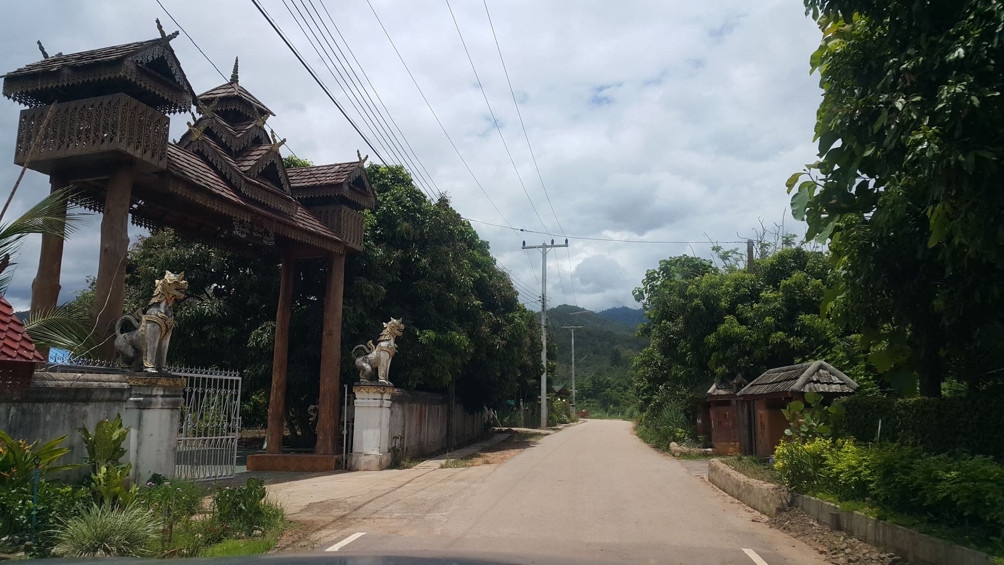 Street view near Earth Home, Ban Mae Waen — © jrcarlsen (CC BY-SA · Mapillary)