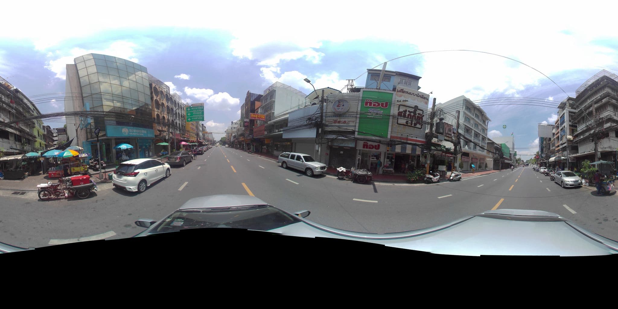 Street view near Full House Khaosan Hostel, Phra Nakhon
