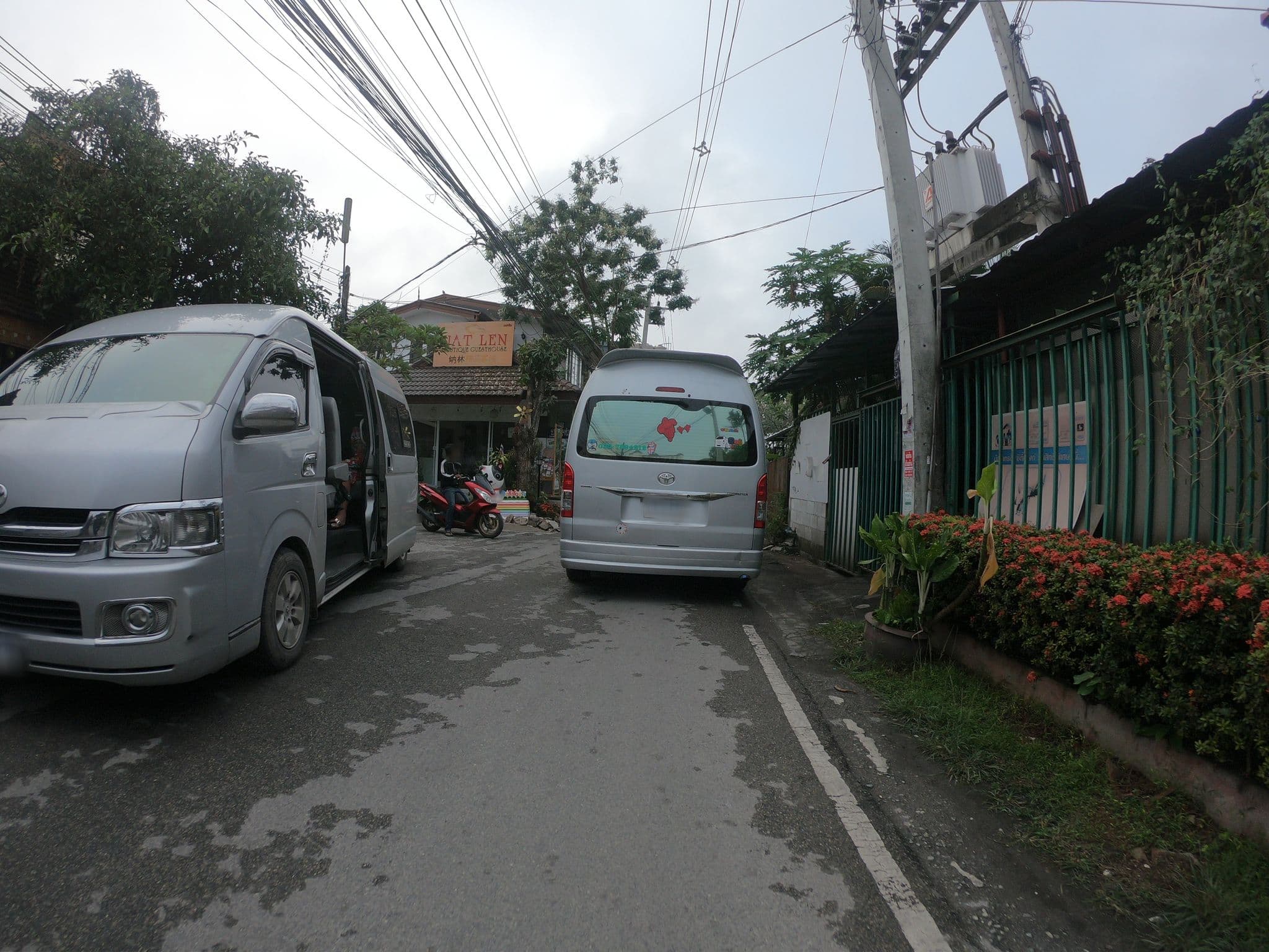 Street view near Kiwi, Chiang Mai — © chanuwath_grab (CC BY-SA · Mapillary)