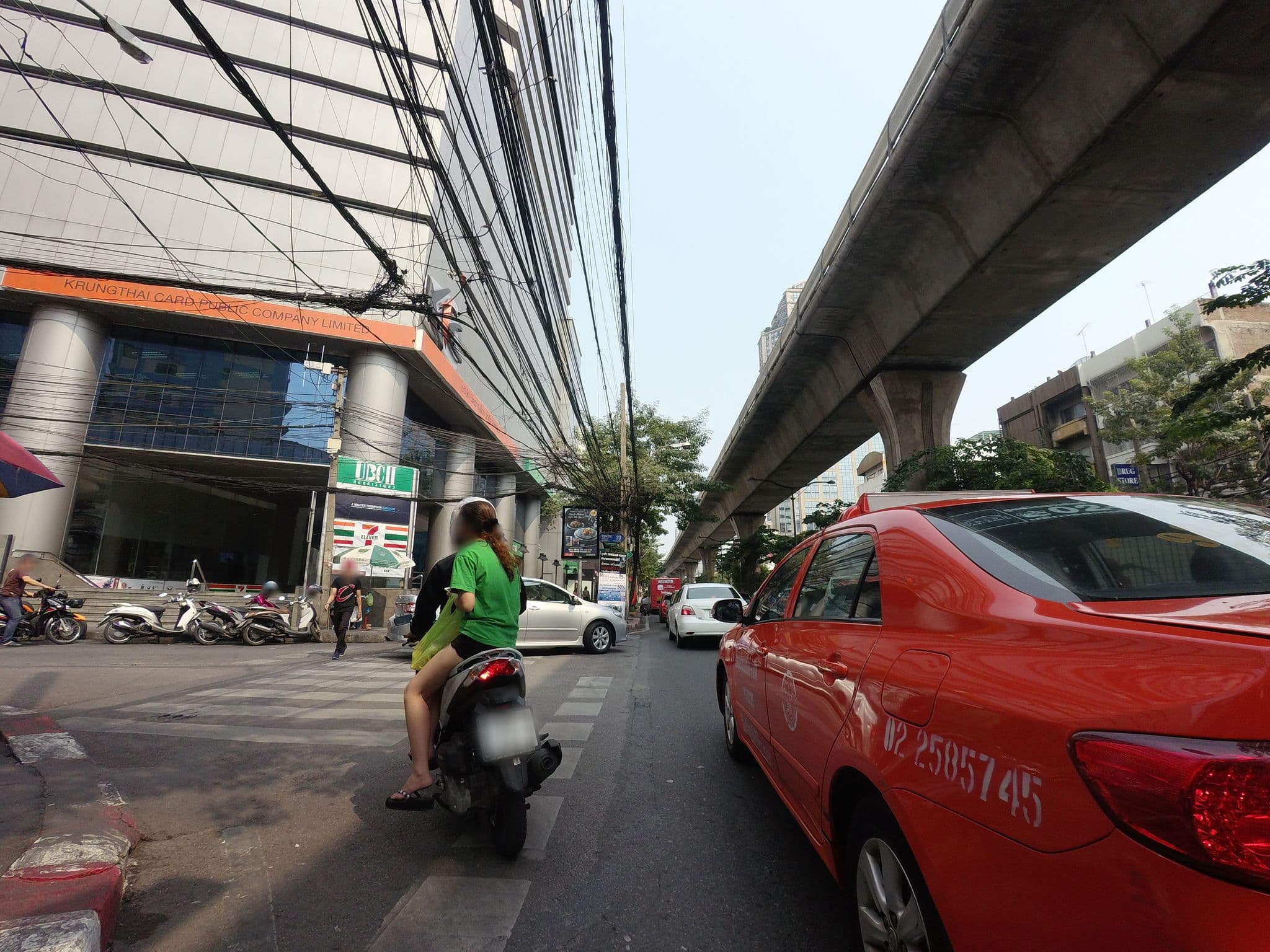 Street view near El Majestic BKK Sukhumvit (EM33), Watthana