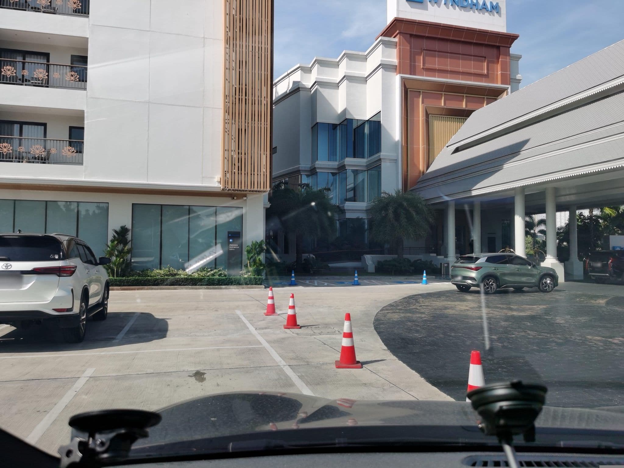 Street view near Wyndhamn, Pattaya