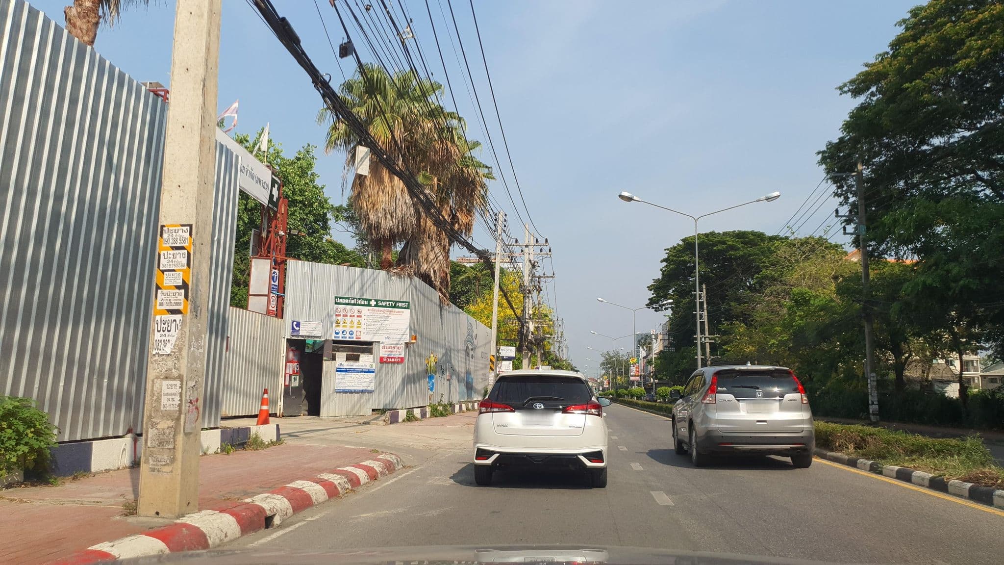 Street view near Ibis, Chiang Mai — © jrcarlsen (CC BY-SA · Mapillary)