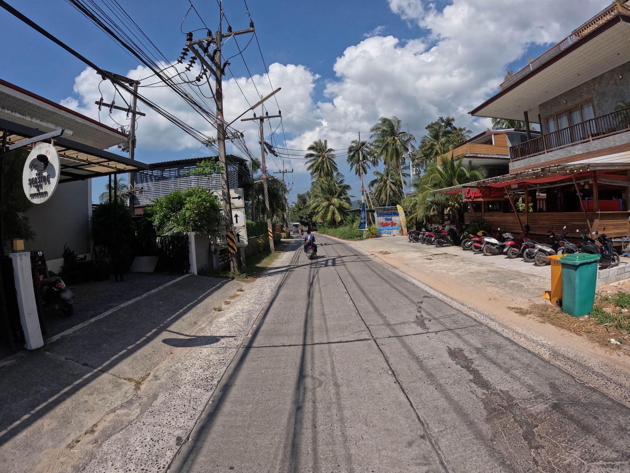 Street view near Le Grand Bleu Hôtel, Ko Pha Ngan — © lucomsky (CC BY-SA · Mapillary)