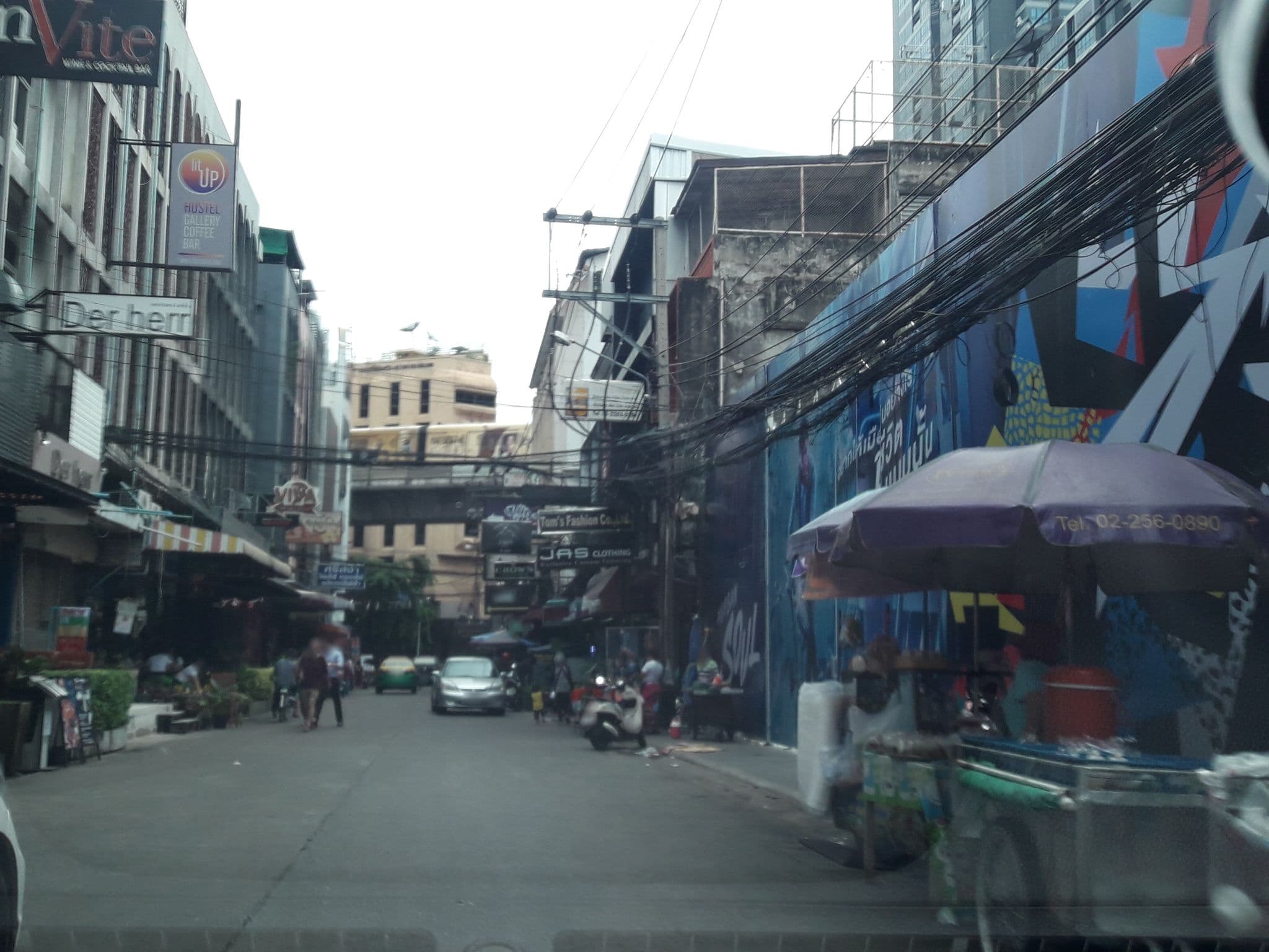 Street view near Lyf, Makkasan