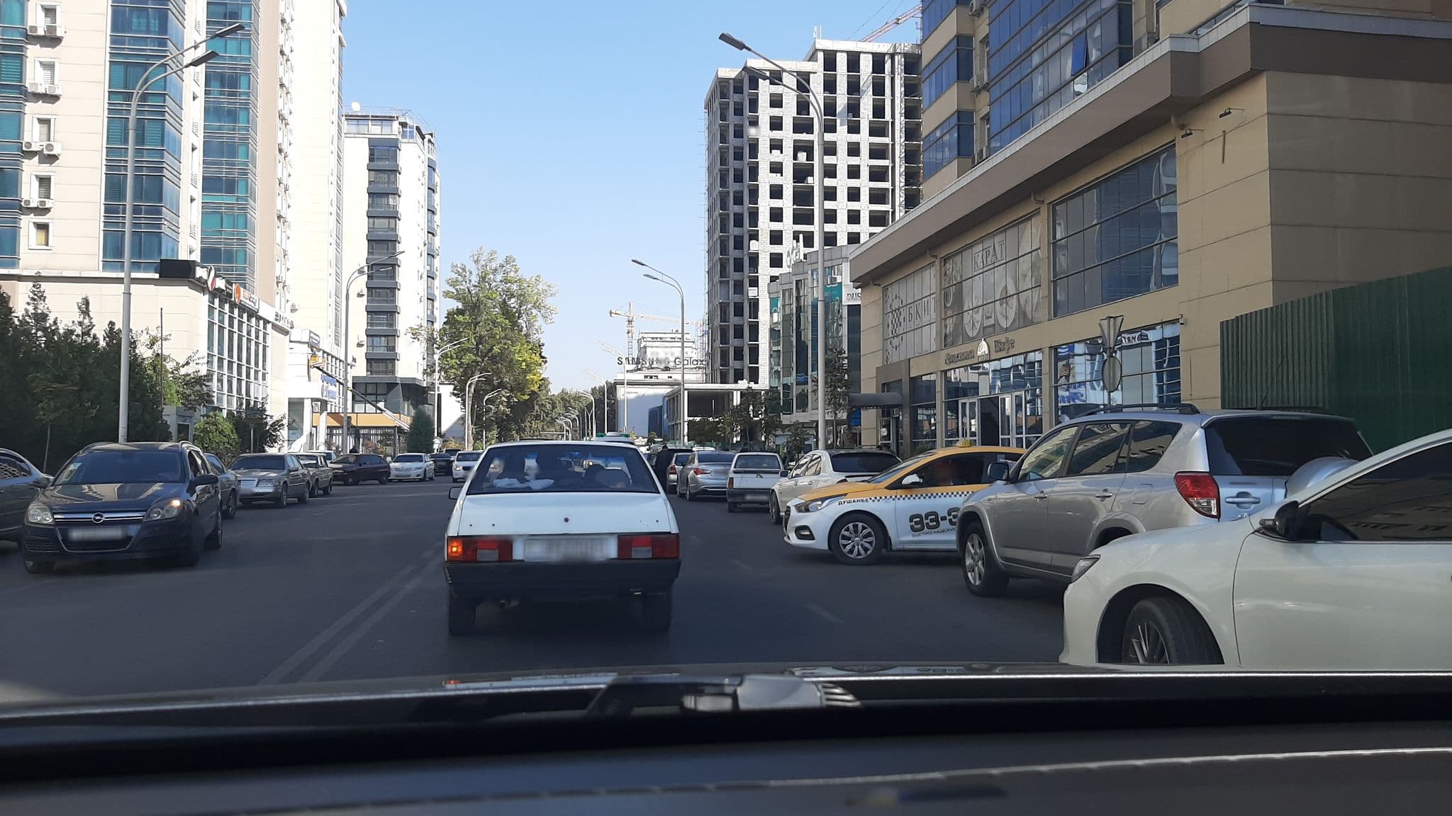 Street view near Shumon Hotel, Dushanbe — © krah (CC BY-SA · Mapillary)