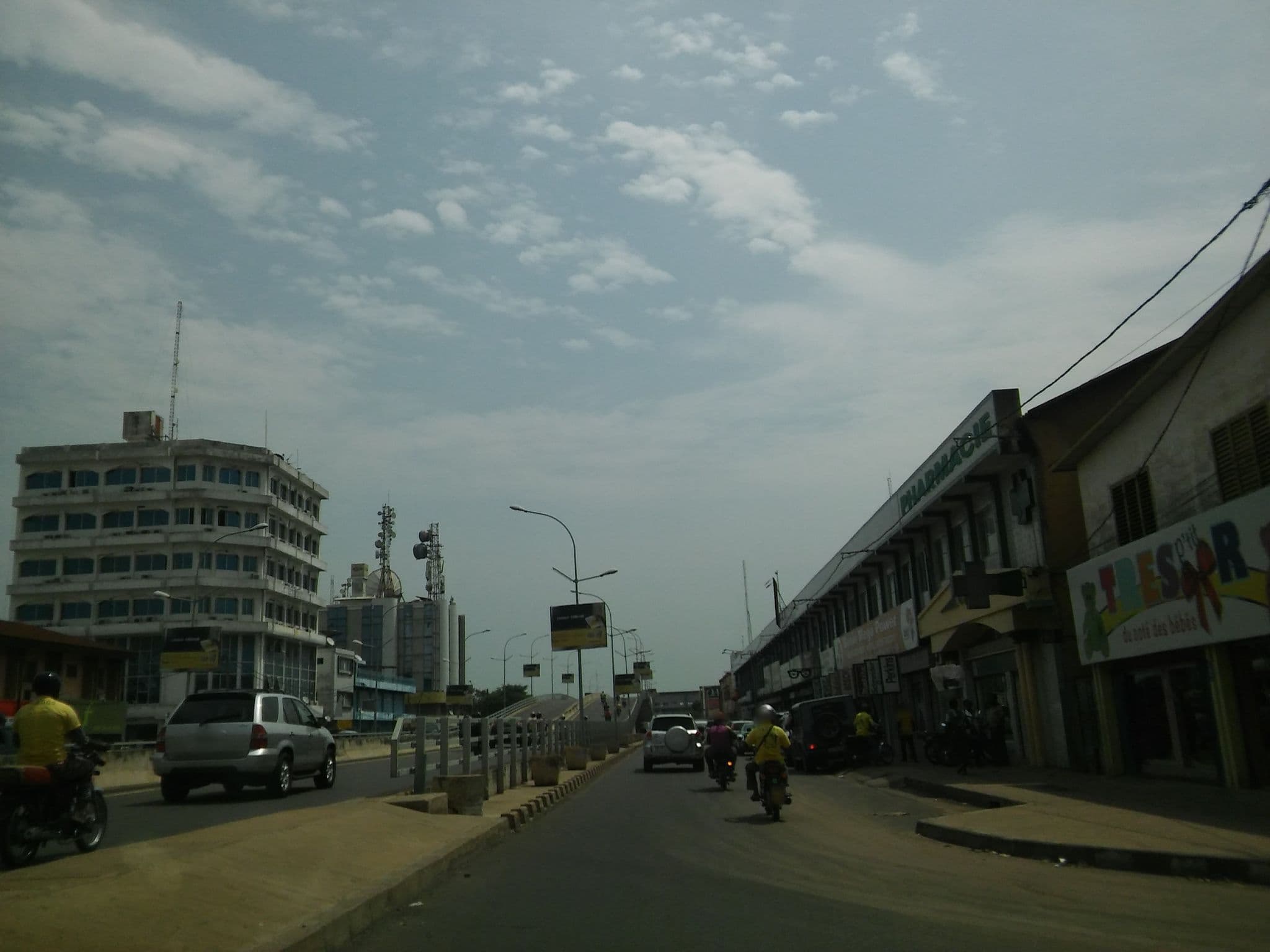 Street view near Hôtel Vickinfel, Cotonou — © saliousoft (CC BY-SA · Mapillary)