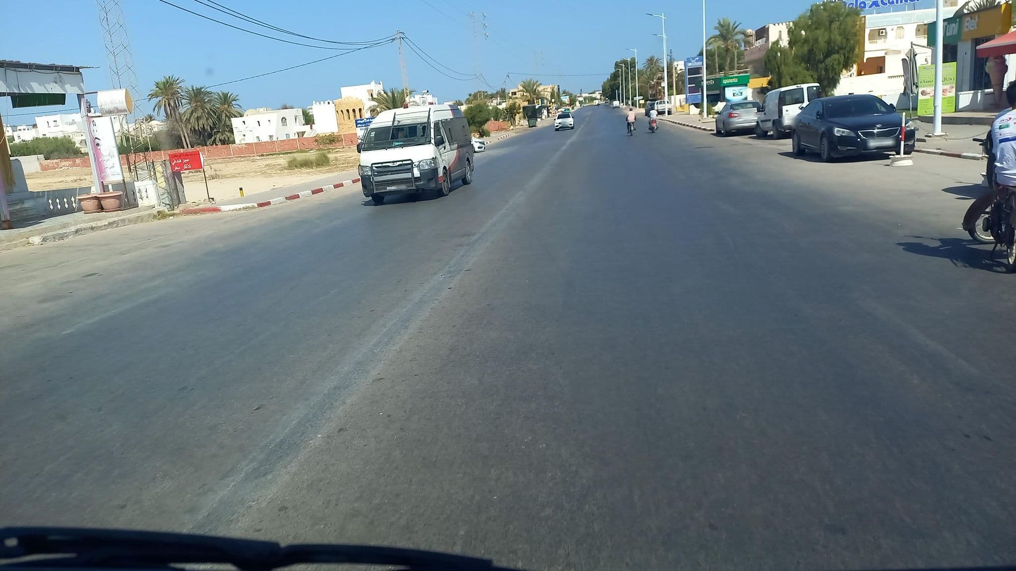Street view near Hôtel El Andalous, El Mgarsa — © aksentini (CC BY-SA · Mapillary)