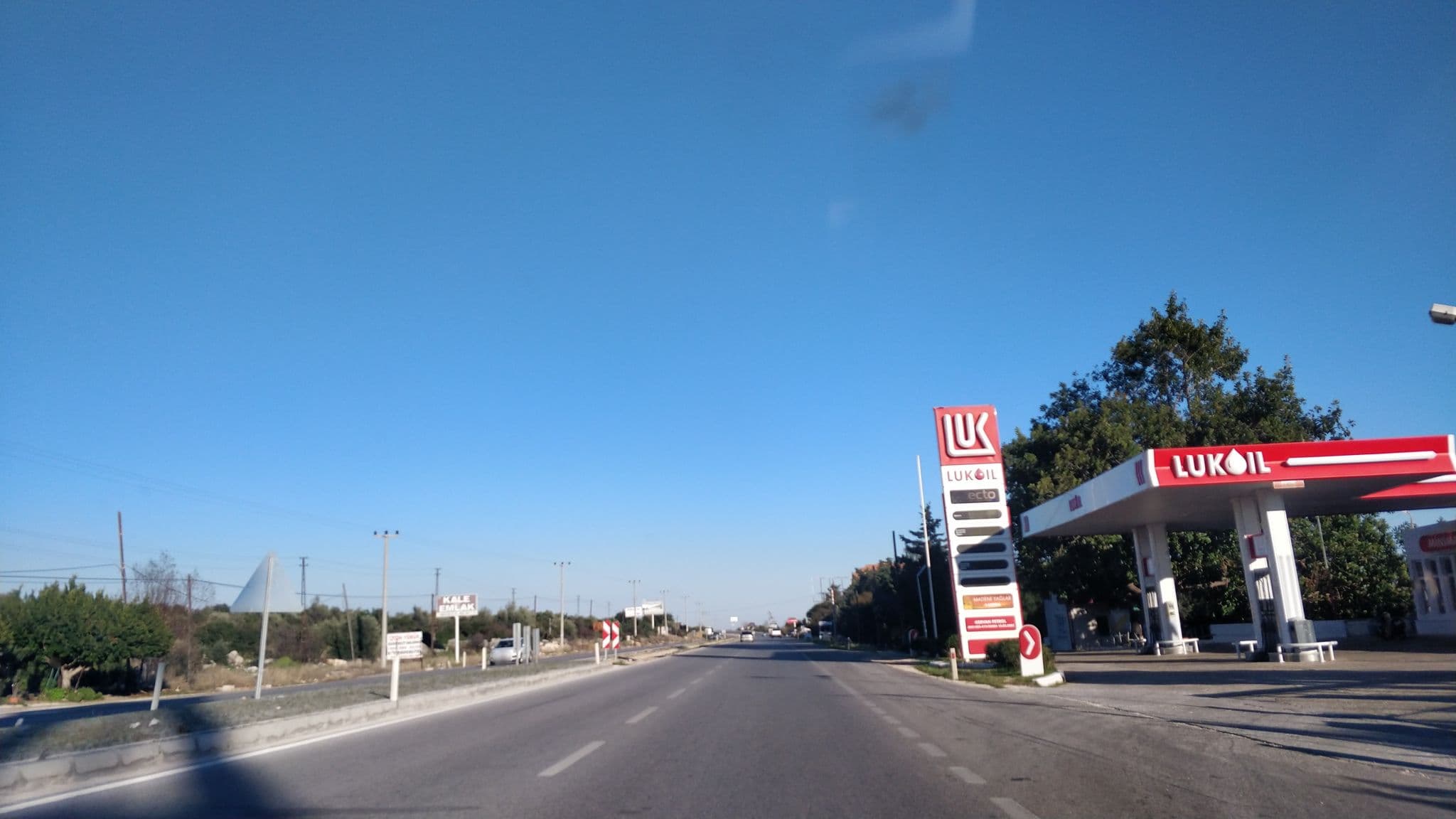 Street view near Kizkalesi, Kızkalesi — © kasar (CC BY-SA · Mapillary)
