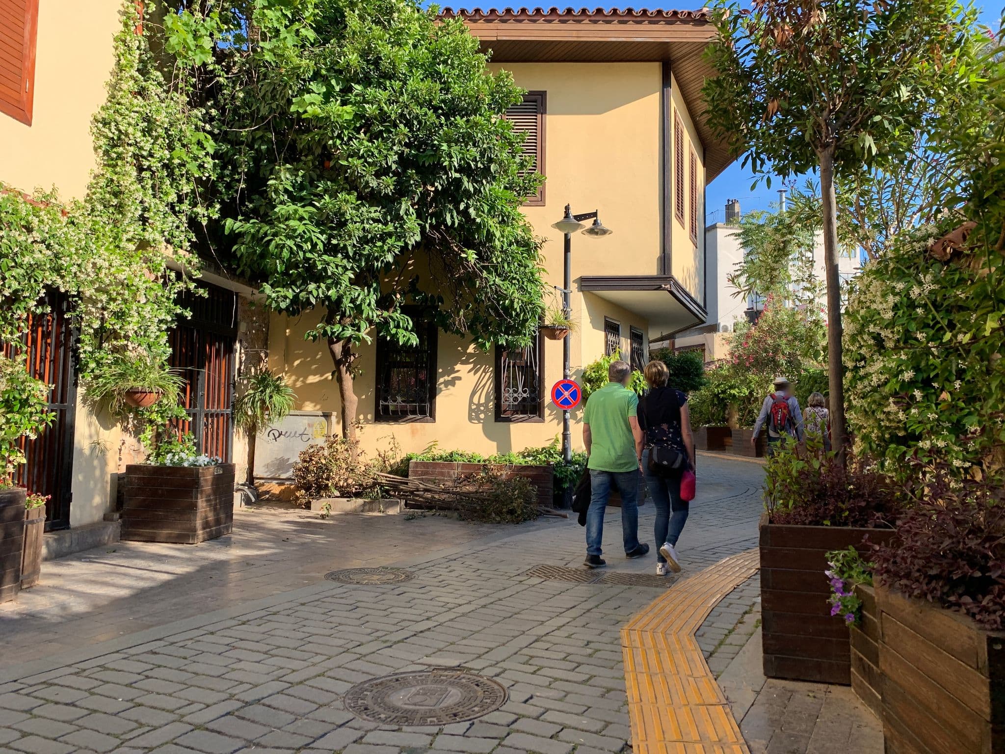 Street view near Özmen Pansiyon, Antalya