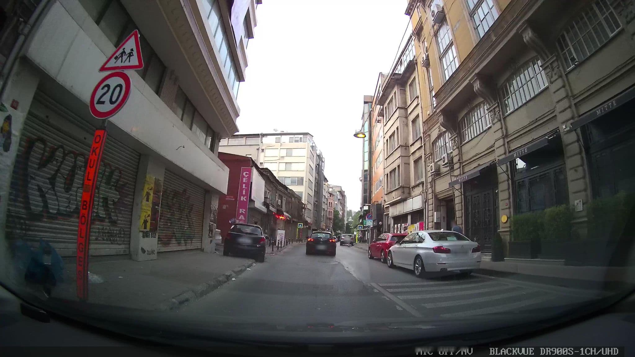 Street view near Weingart Hotel, Eminönü — © asturksever (CC BY-SA · Mapillary)