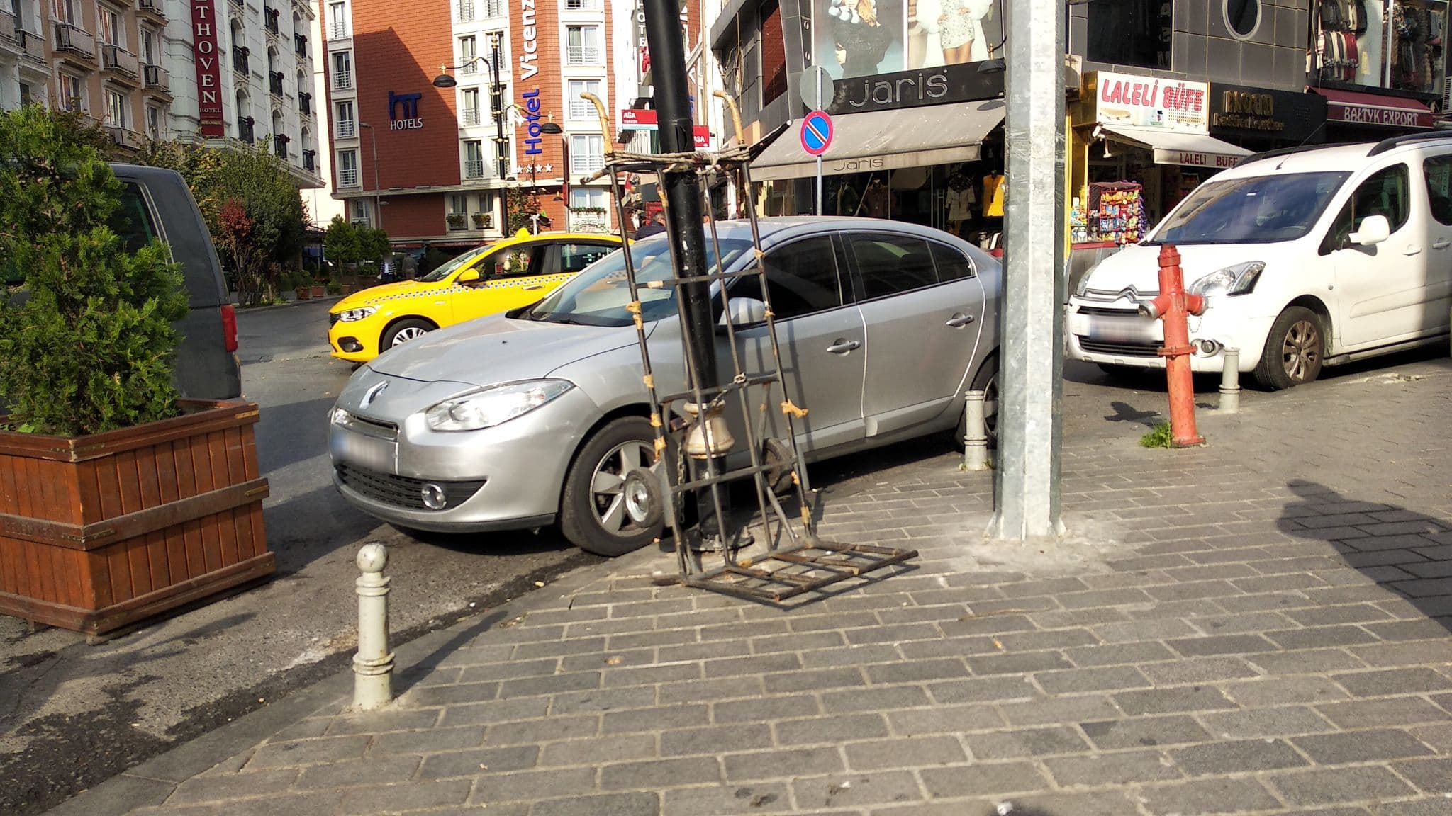 Street view near Zalel Hotels Old City, Istanbul