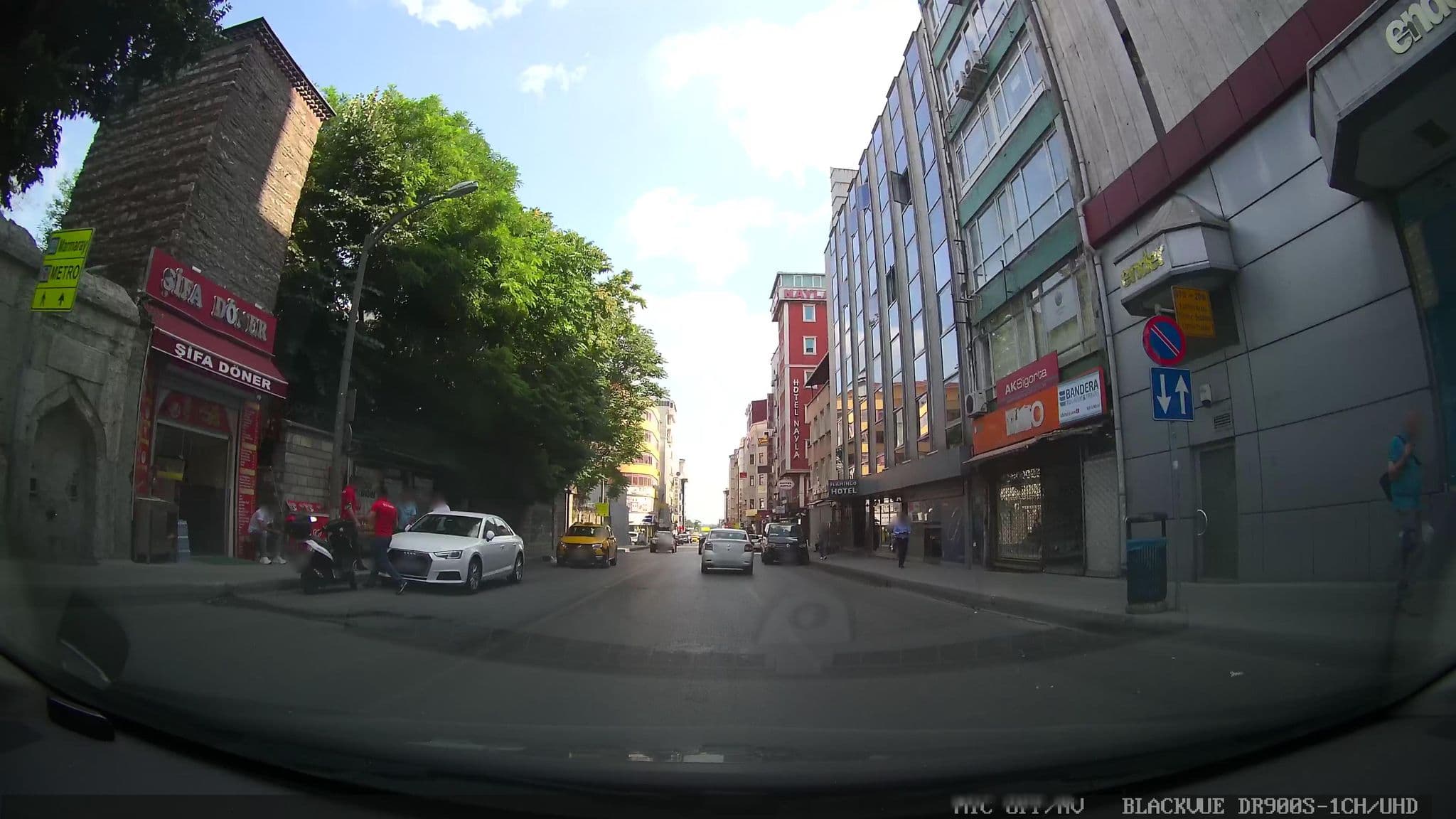 Street view near Birinci Apartman Misafirhane, Istanbul