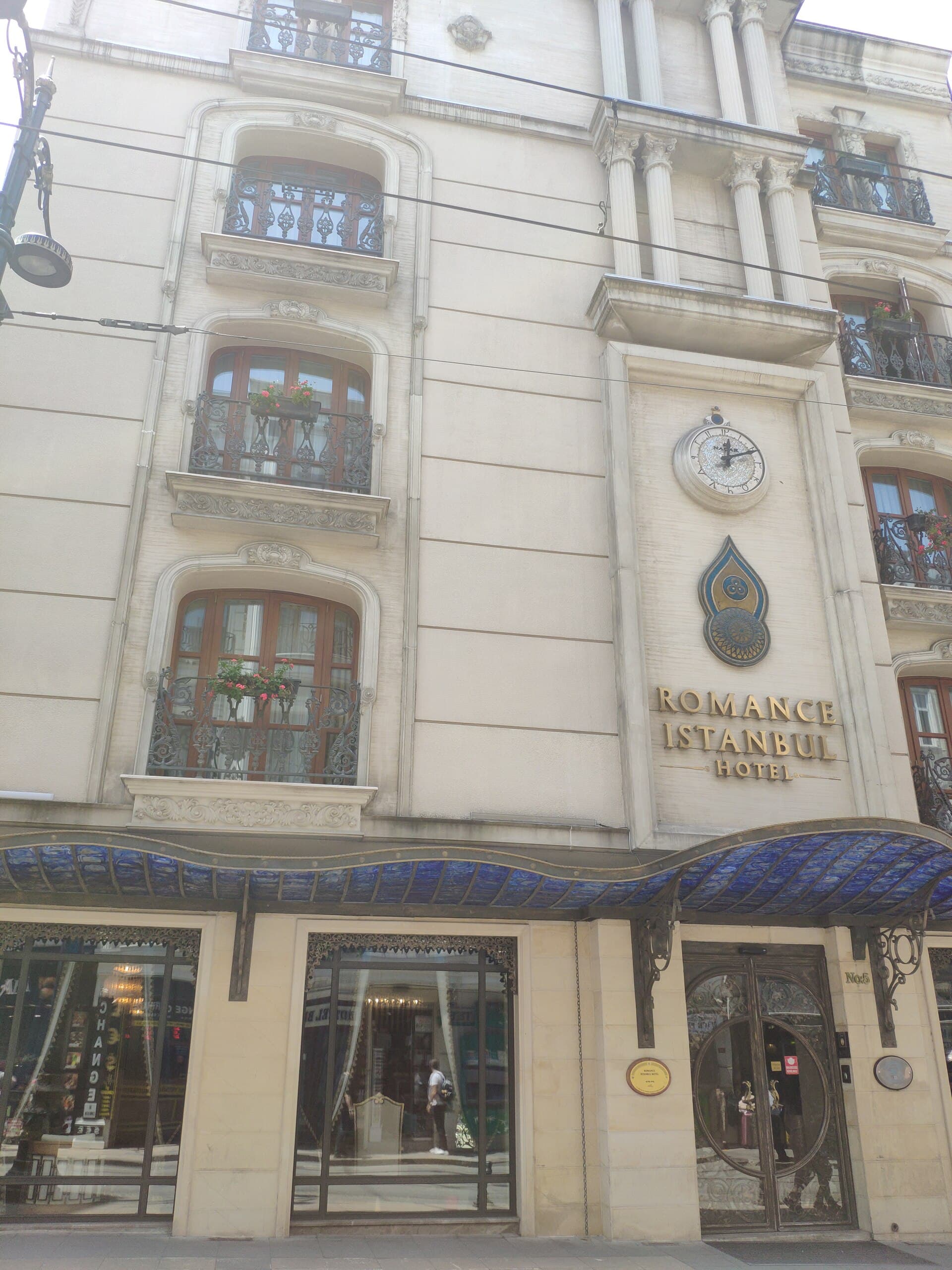 Romance İstanbul Hotel (via Wikimedia Commons, CC BY-SA 4.0)