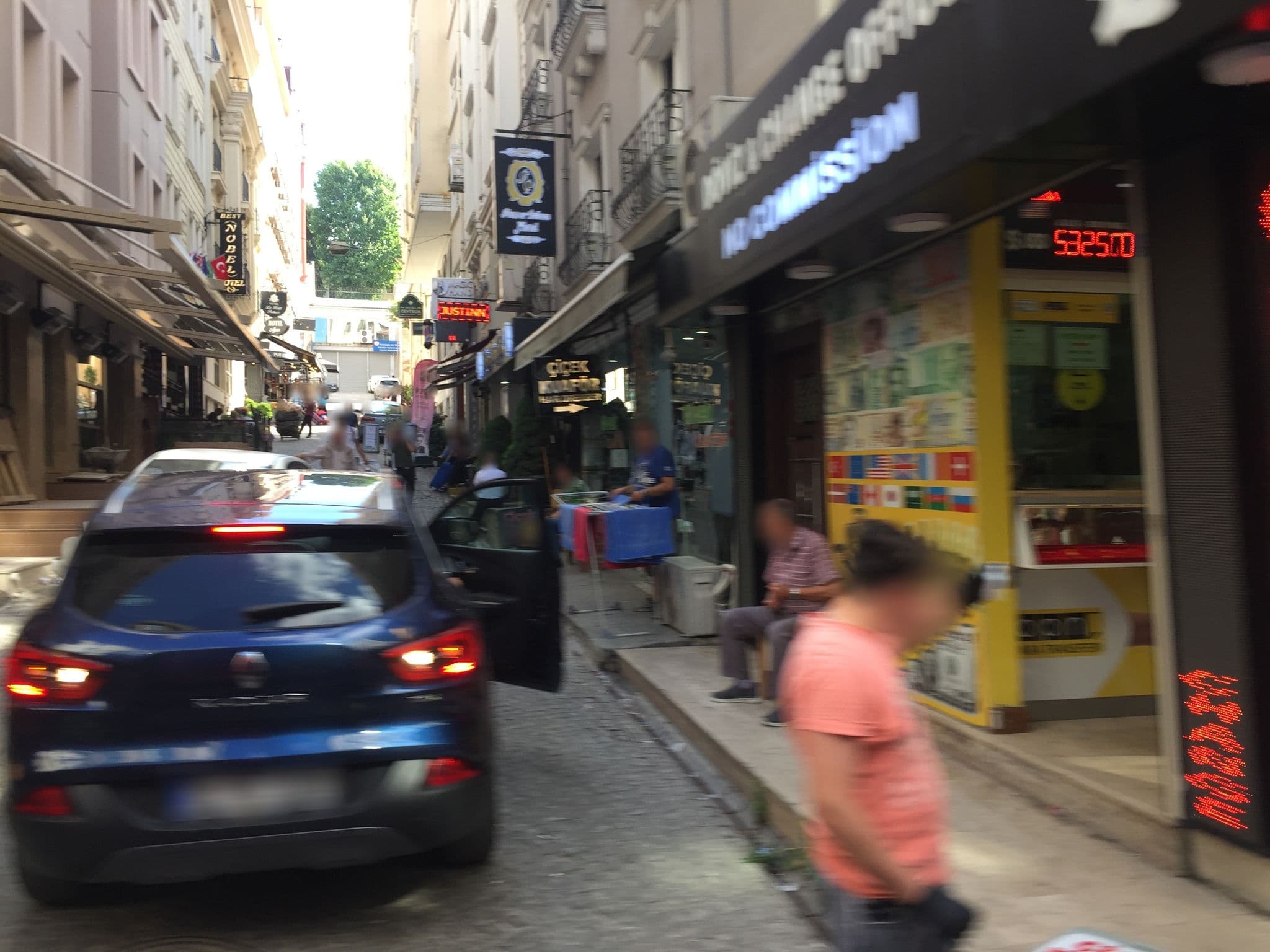 Street view near Gülhane Corner Hotel, Eminönü