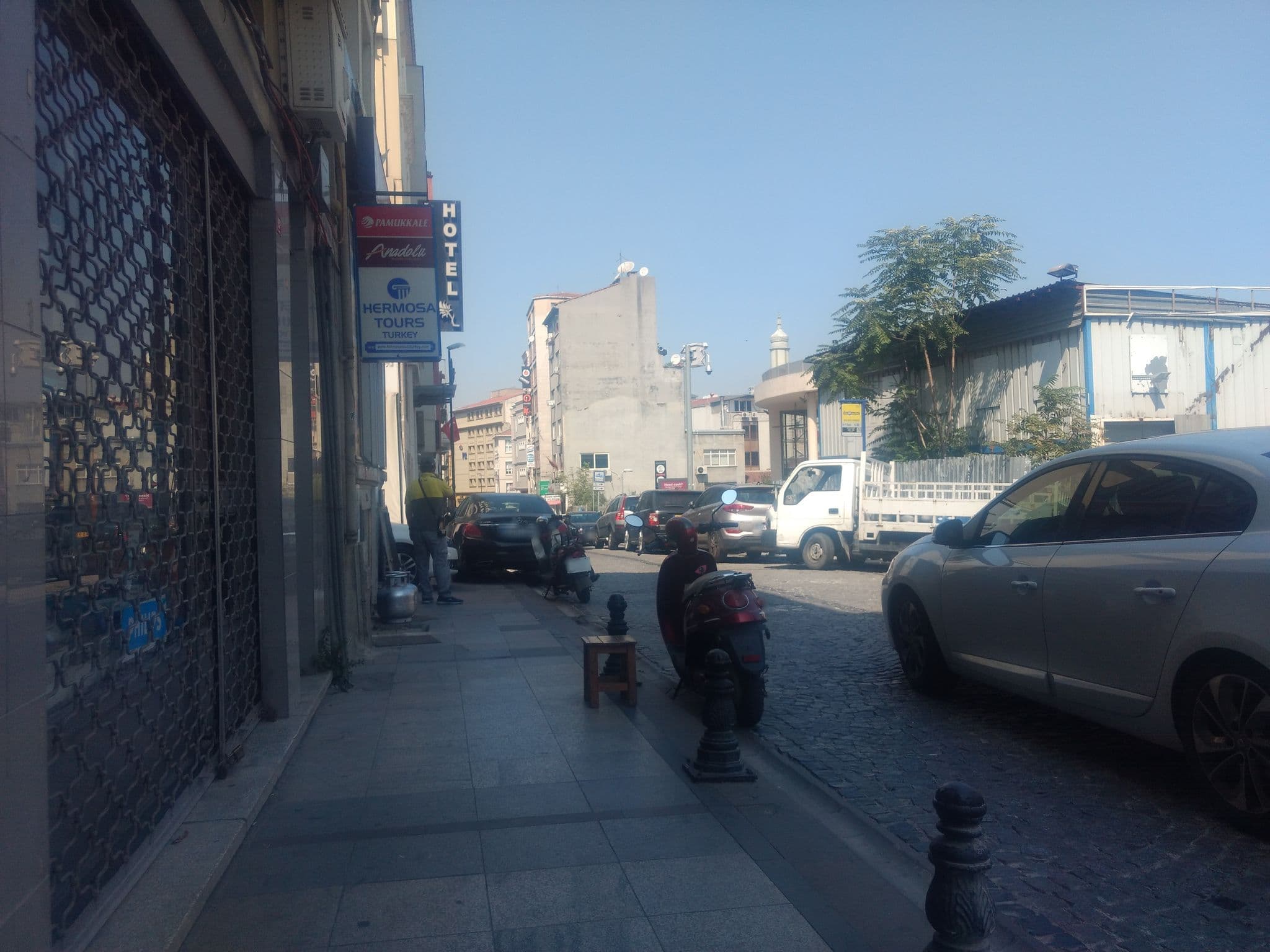 Street view near Asur Hotel, Eminönü