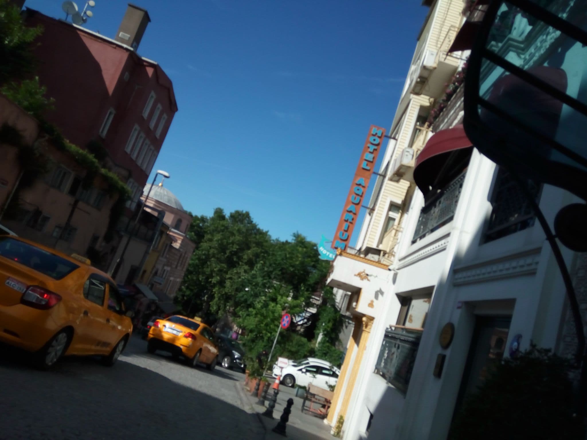Street view near Hotel Aquarium, Sultanahmet