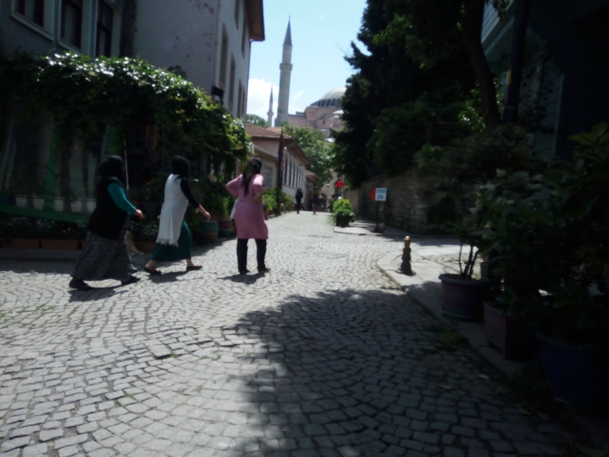 Street view near Cheers Hostel, Sultanahmet — © mapfool (CC BY-SA · Mapillary)