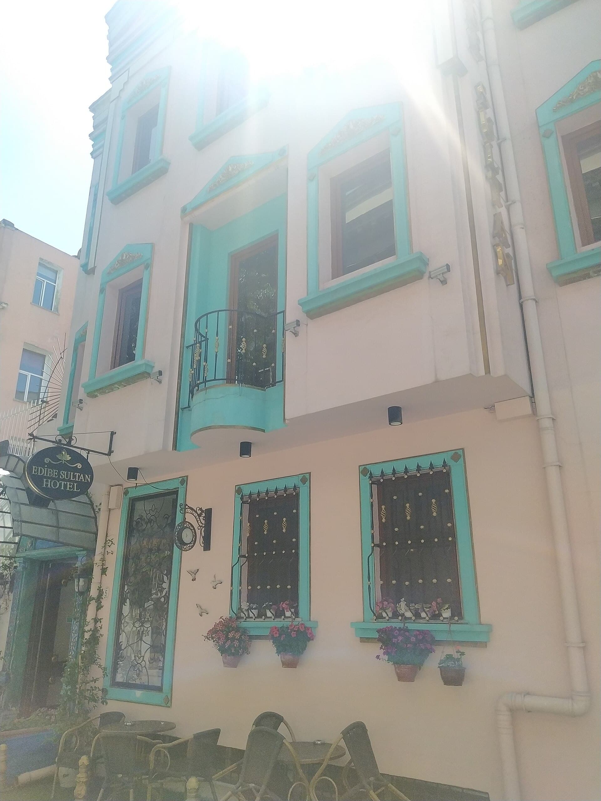 Edibe Sultan Hotel (via Wikimedia Commons, CC0)