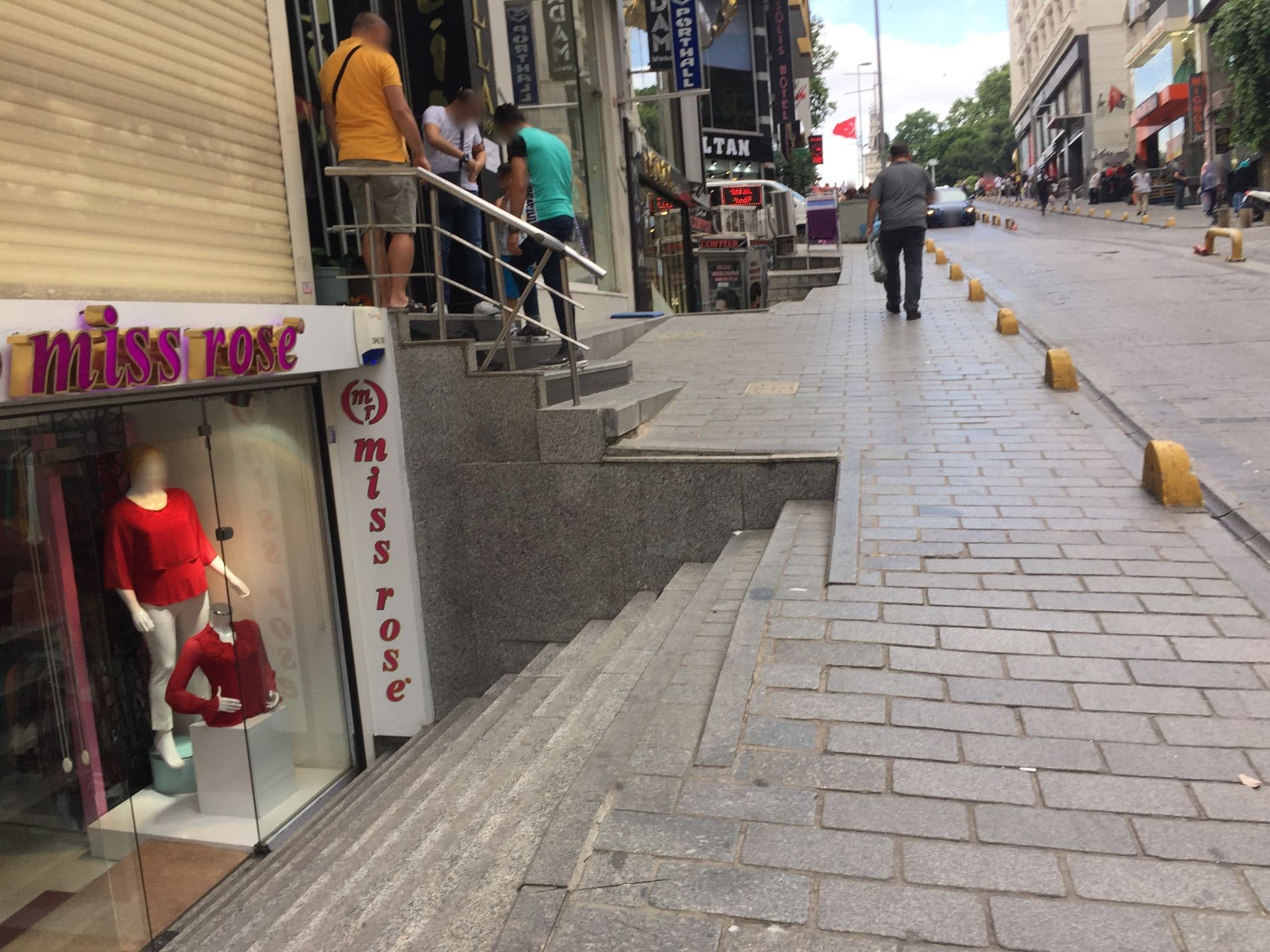 Street view near Golden rain, Eminönü