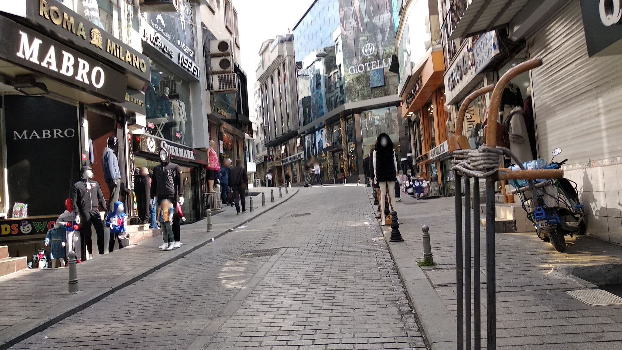 Street view near Hotel Özsa, Istanbul — © boracasli (CC BY-SA · Mapillary)