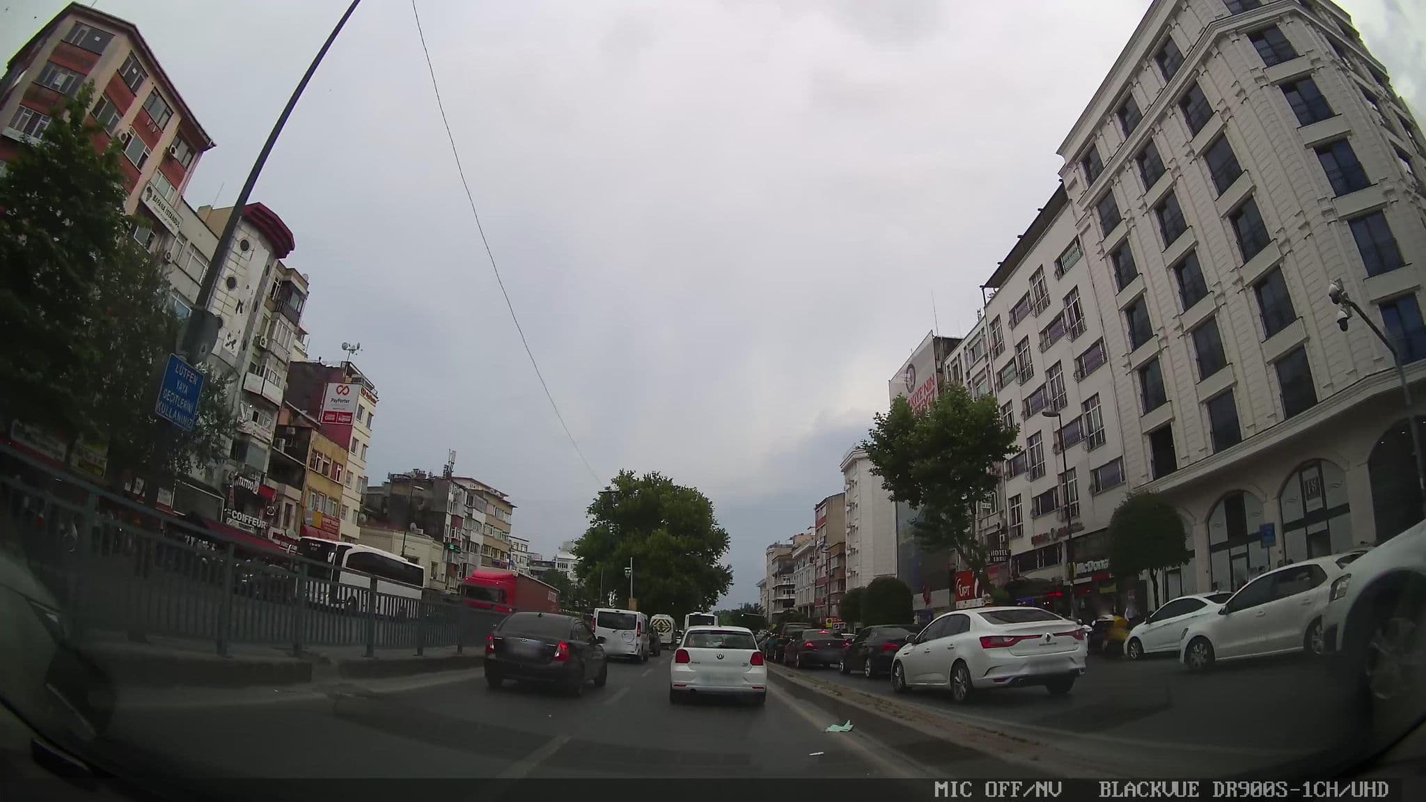 Street view near Ebru hotel, Istanbul — © asturksever (CC BY-SA · Mapillary)