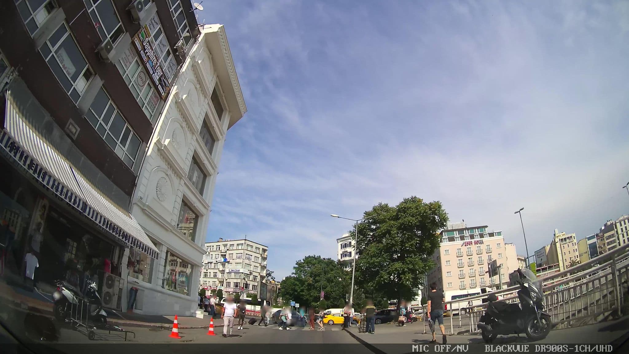 Street view near Hotel akyıldız, Istanbul — © asturksever (CC BY-SA · Mapillary)