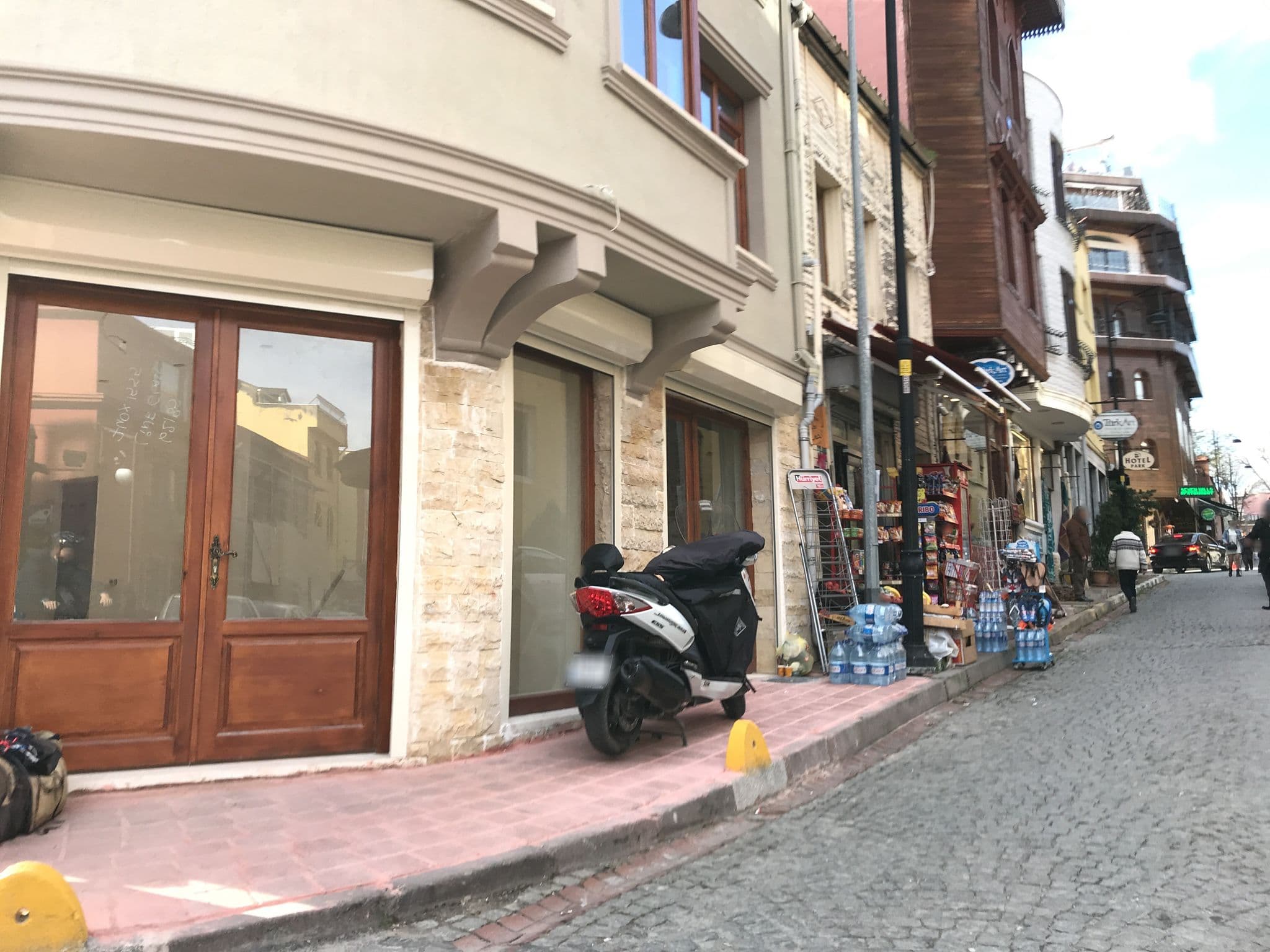Street view near Senatus Hotel, Sultanahmet