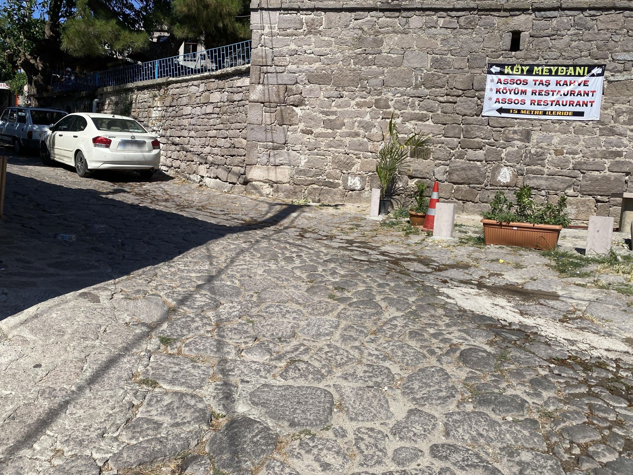 Street view near Assos tasli kosk pansiyon, Behram — © asturksever (CC BY-SA · Mapillary)