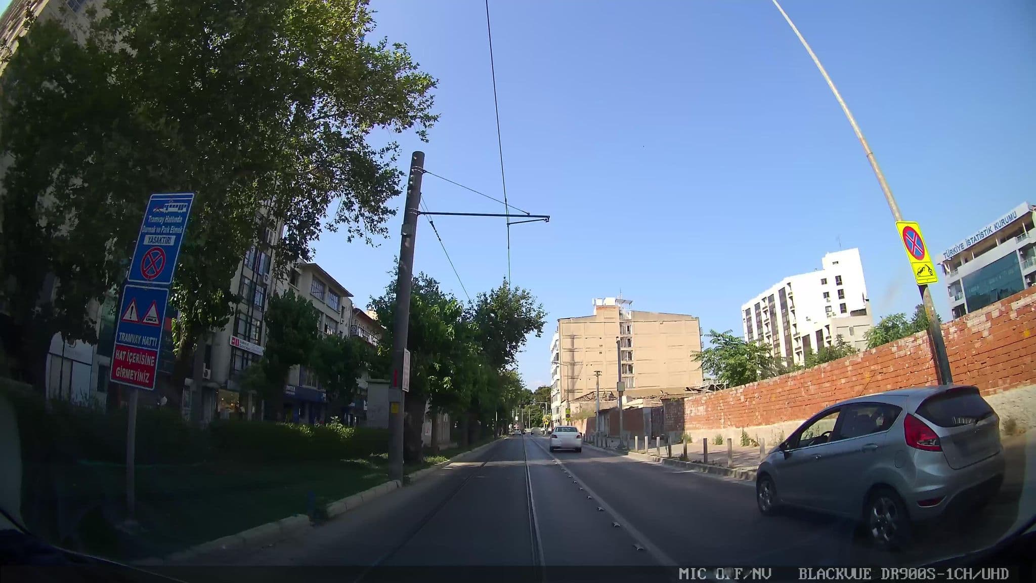 Street view near DoubleTree by Hilton Izmir - Alsancak, İzmir — © asturksever (CC BY-SA · Mapillary)