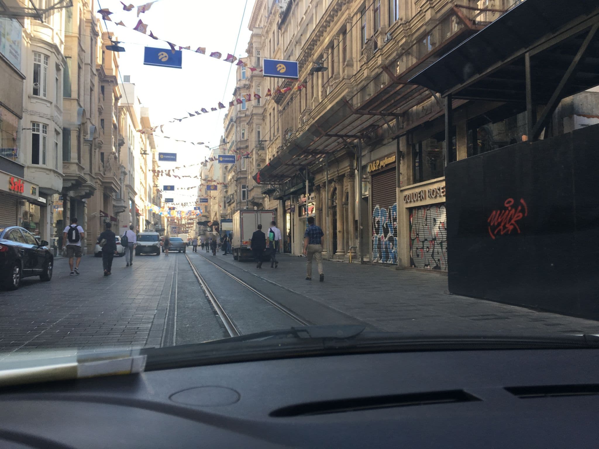 Street view near Richmond Hotel, Eminönü