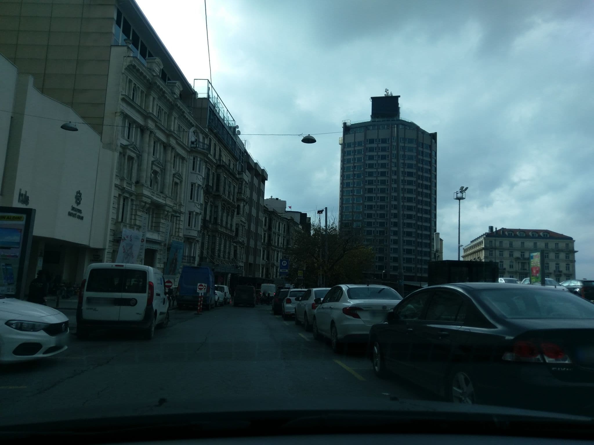 Street view near Grand Hotel de Pera, Eminönü
