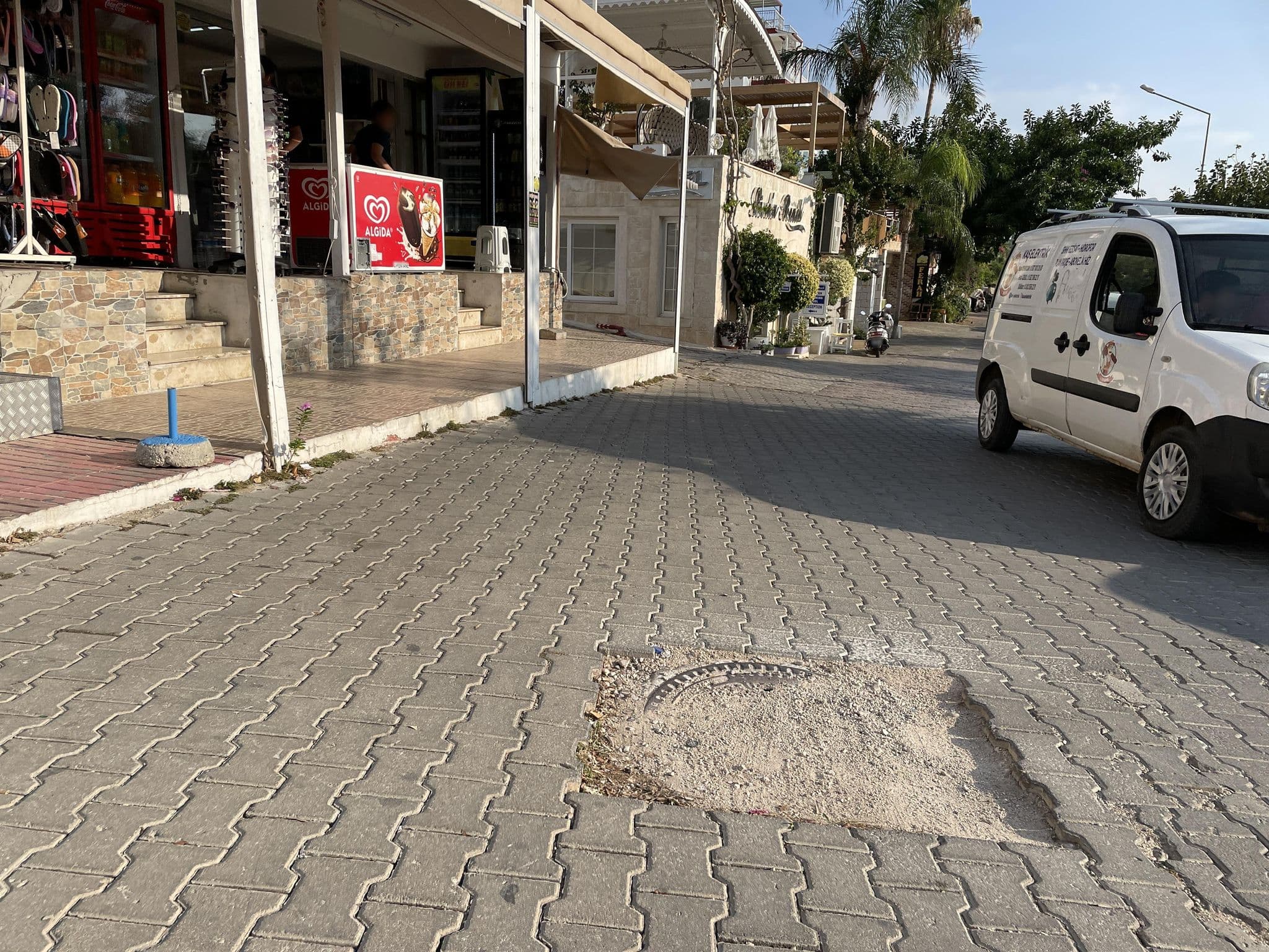 Street view near Linda Beach, Kaş — © egorka (CC BY-SA · Mapillary)