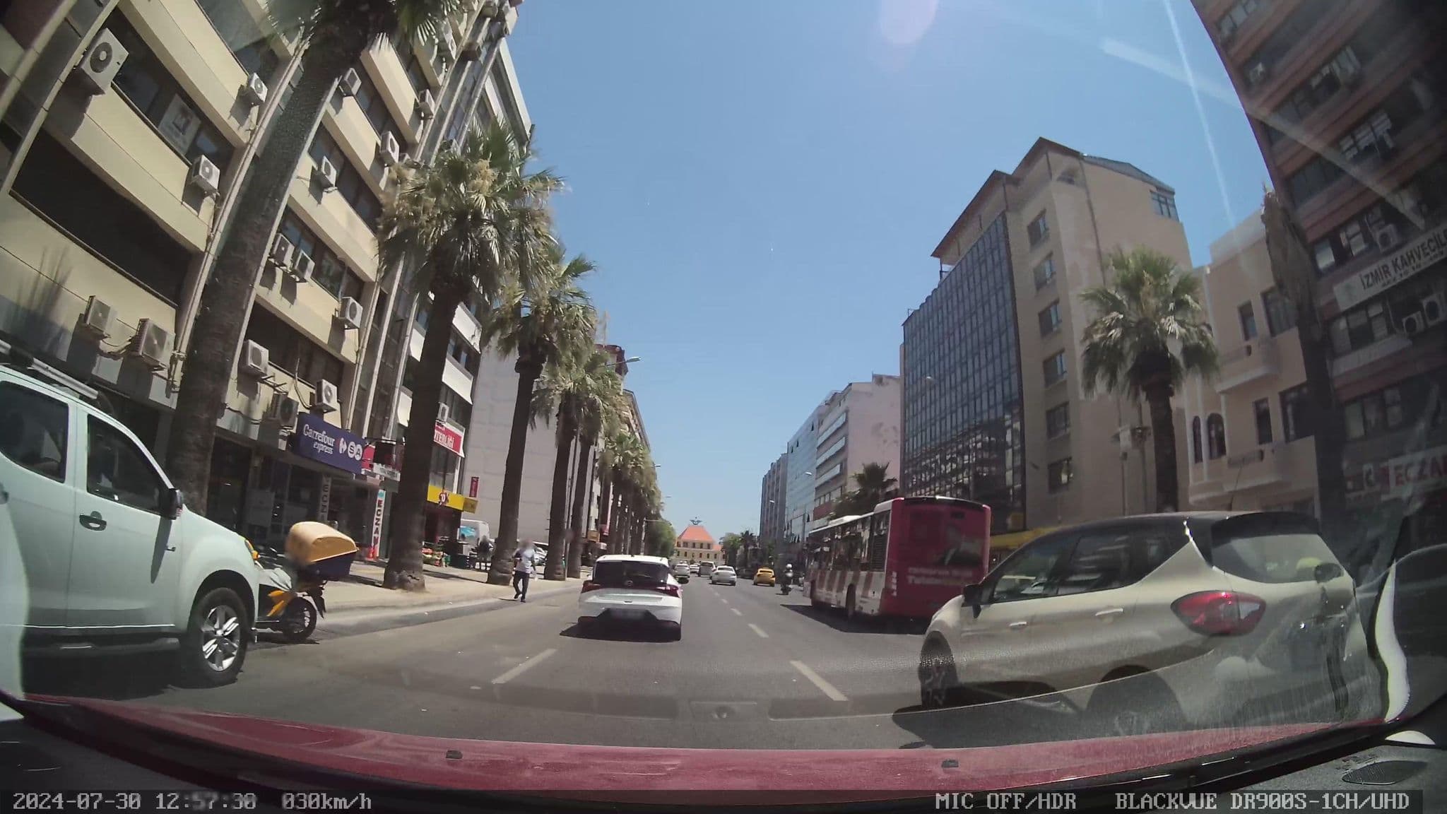 Street view near Emen's Hotel, İzmir — © unen (CC BY-SA · Mapillary)